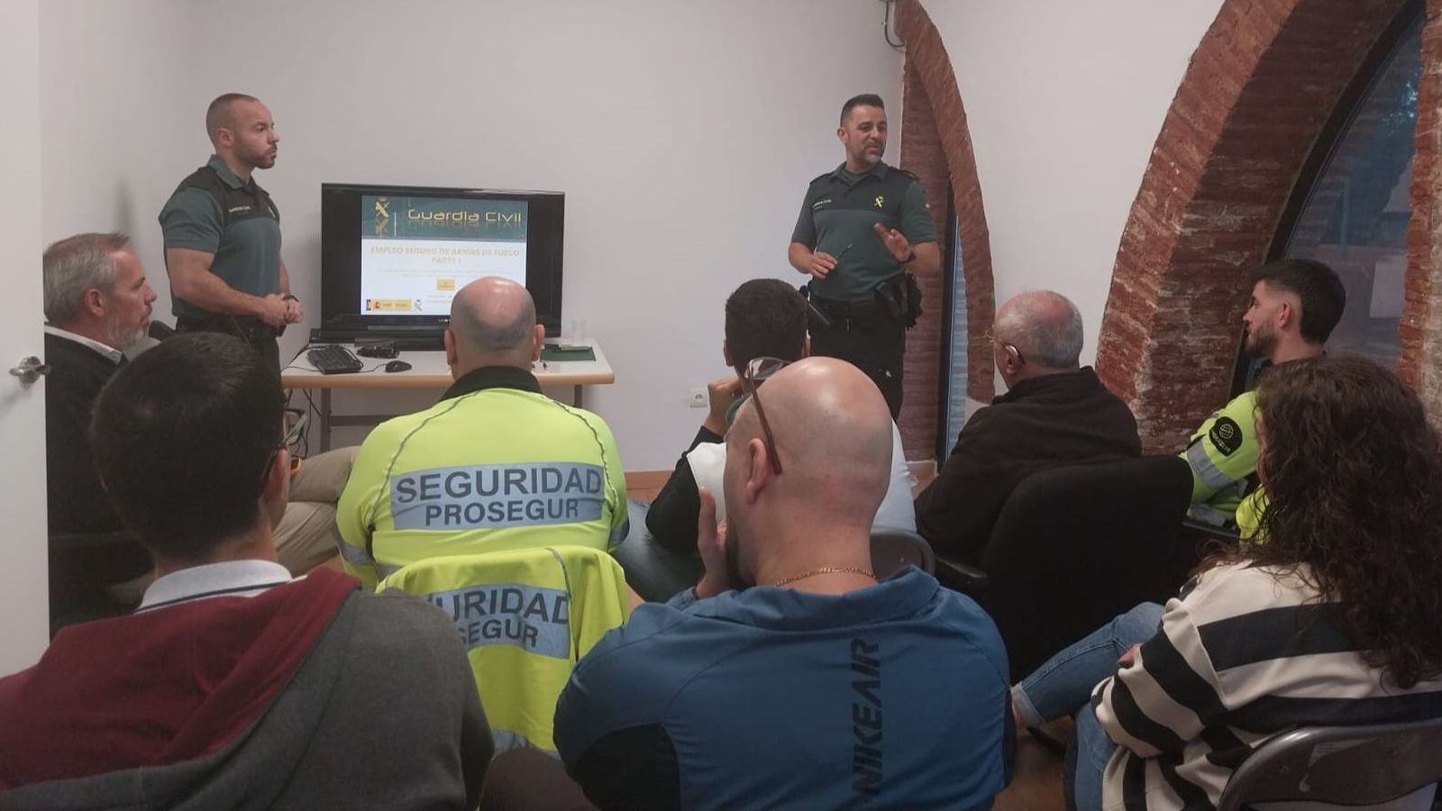 La Guardia Civil celebra una jornada de formación sobre el uso de armas de fuego dirigido a personal de la seguridad privada.