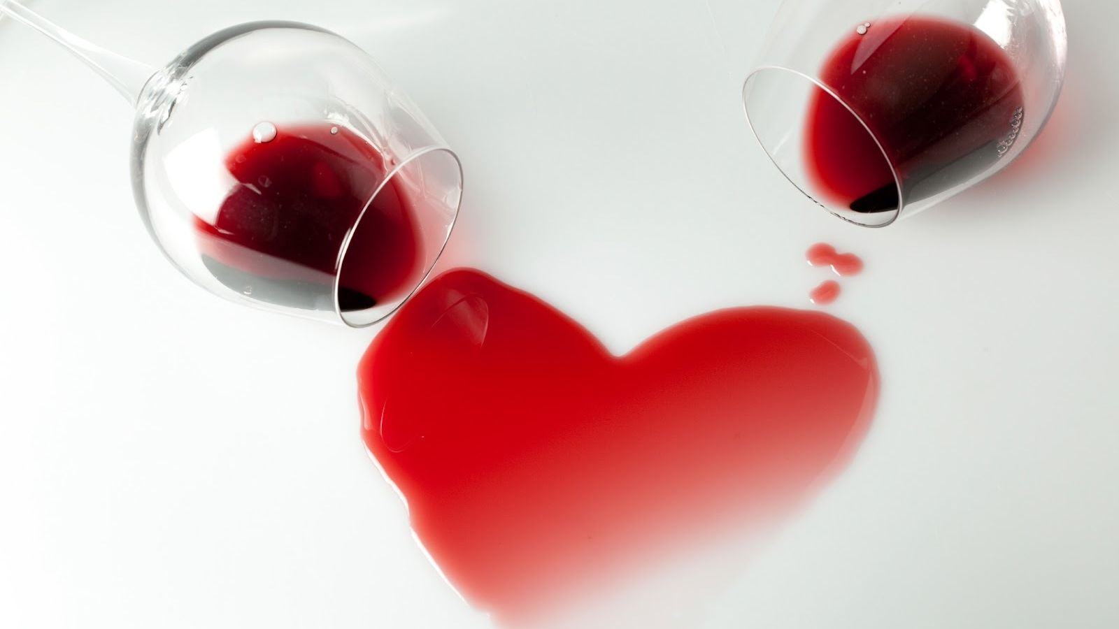 Compartir vino y amor.