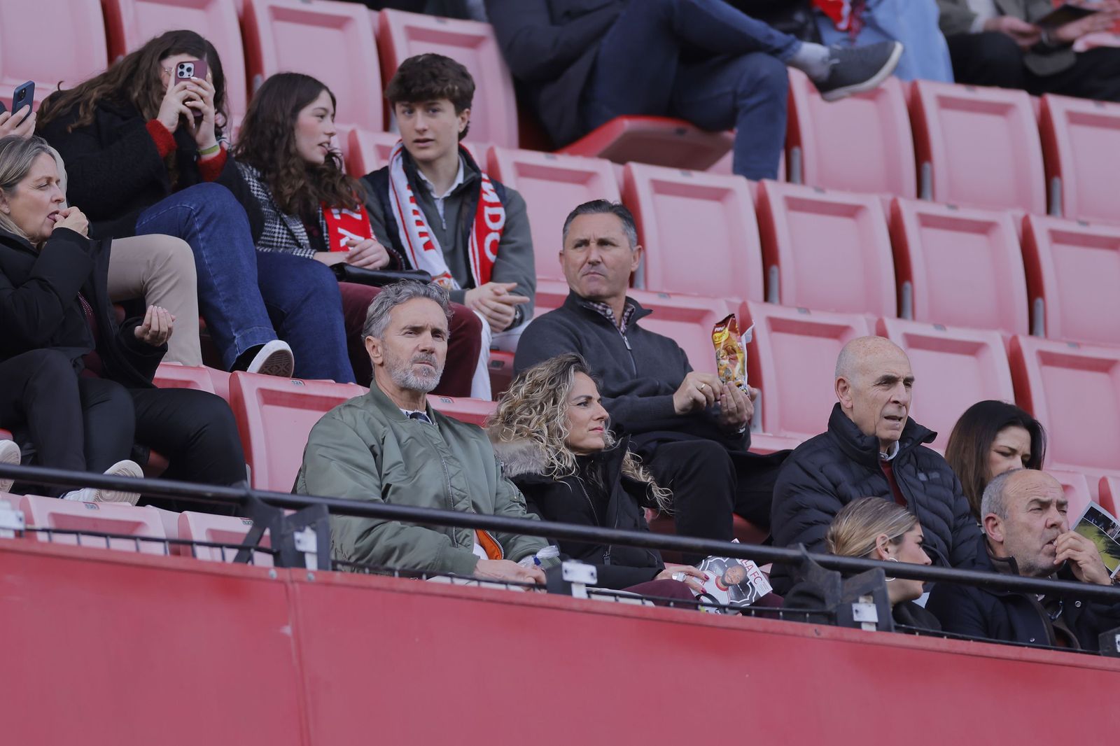Búscate en las fotos del Sevilla - Girona