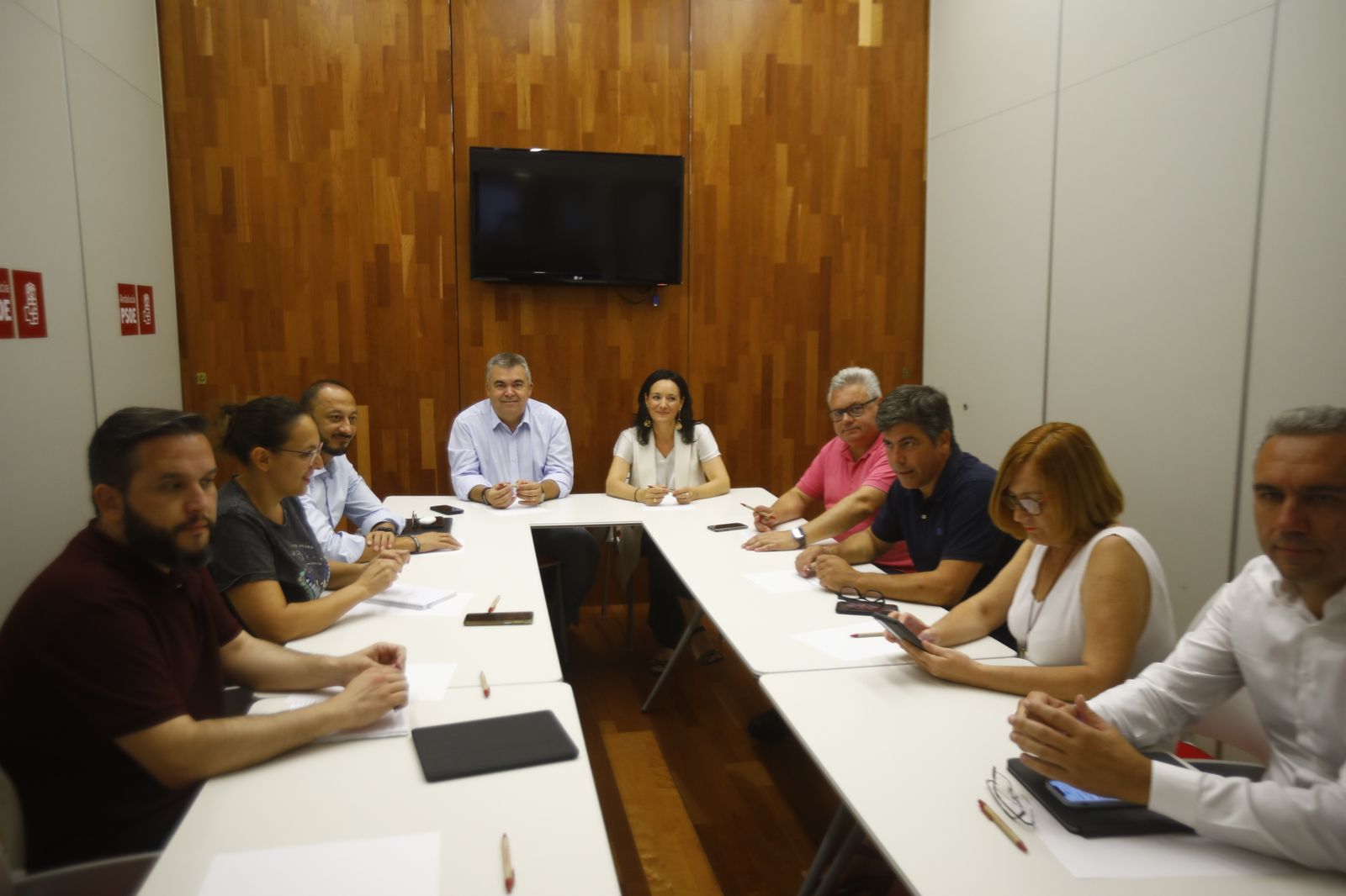 Santos Cerdán y Rafi Crespín reunidos con los alcaldes socialistas de los municipios cordobeses de más de 20.000 habitante.