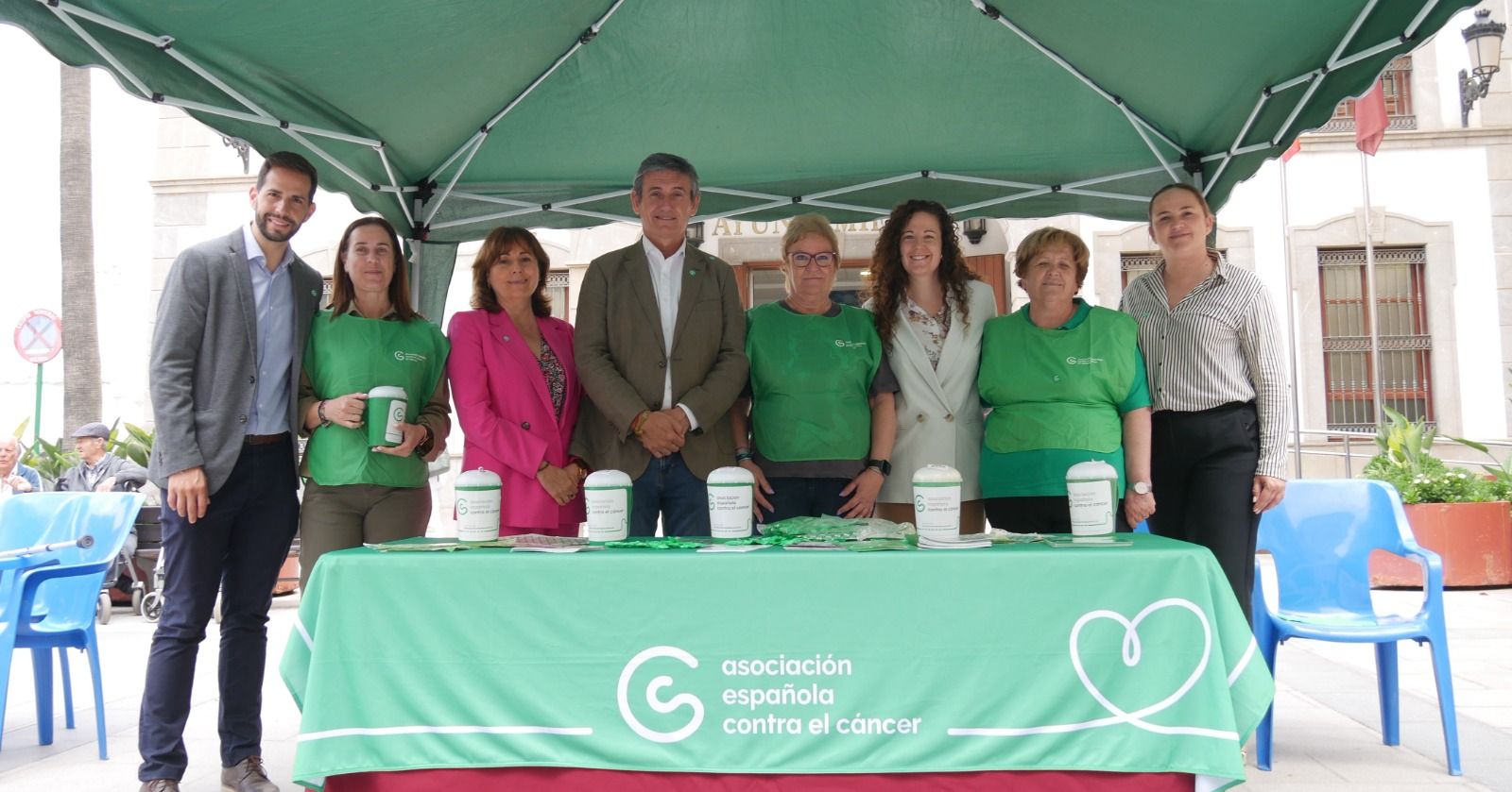 Cuestación frente al Ayuntamiento de Adra.