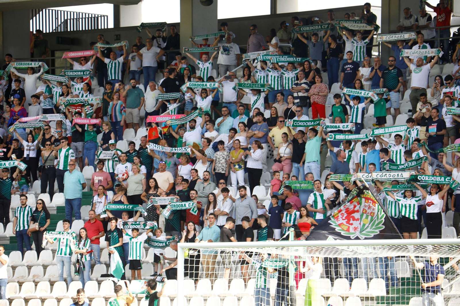 Las mejores fotos del ambiente en El Arcángel para el Córdoba CF - Algeciras