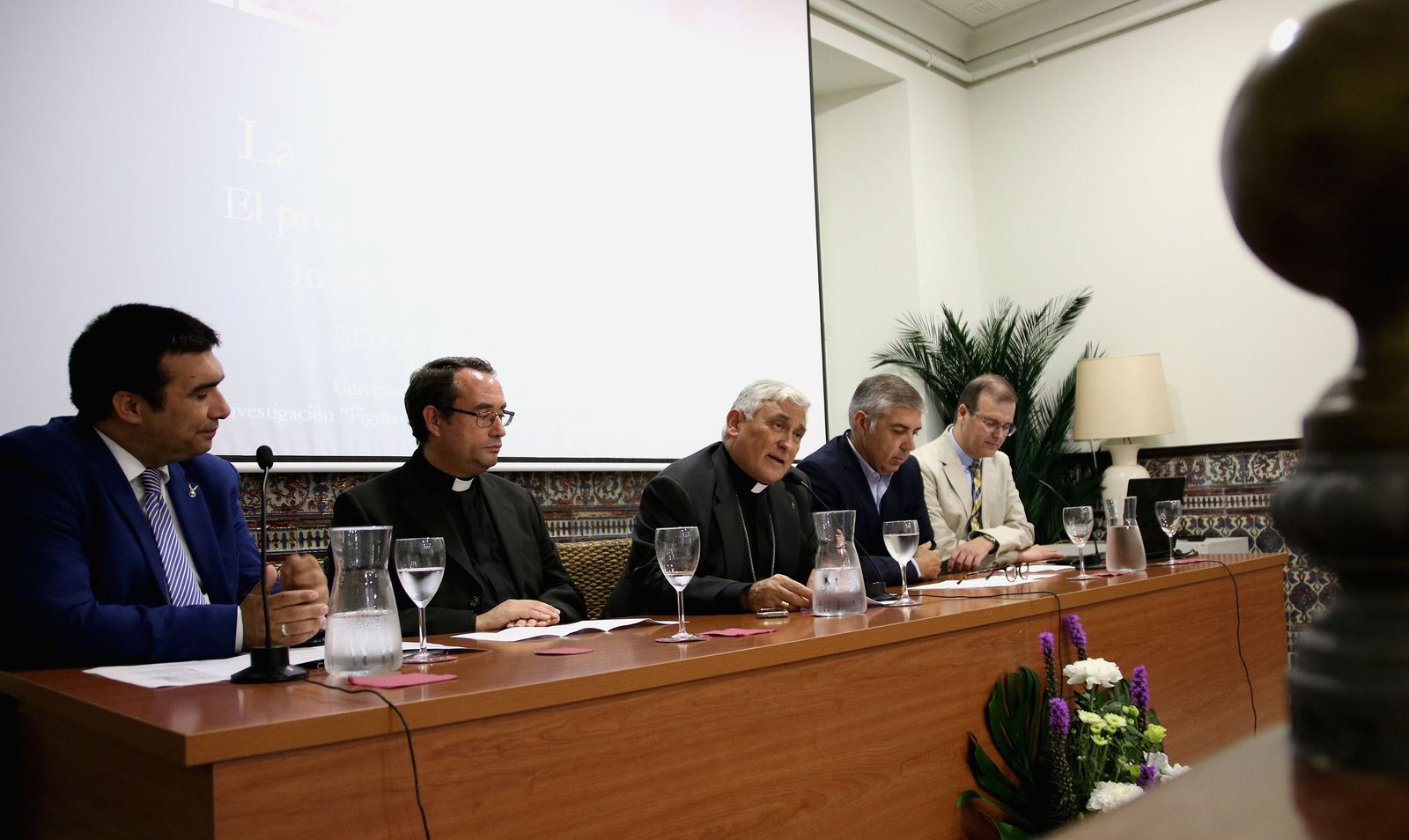 El obispo Zornoza y el deán Ricardo Jiménez, durante la inauguración de las jornadas