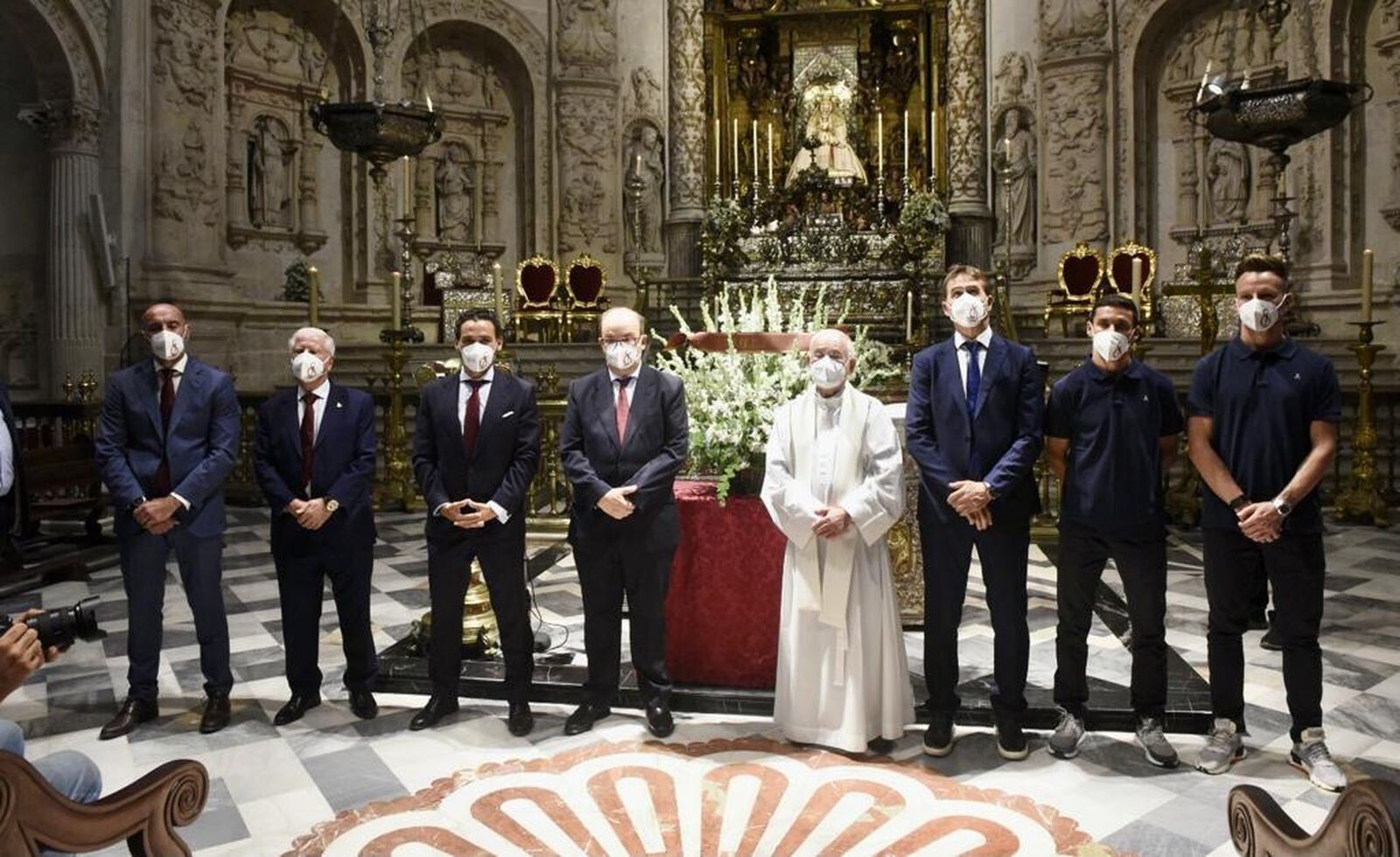 El Sevilla cumple con la tradición ante la Virgen de los Reyes