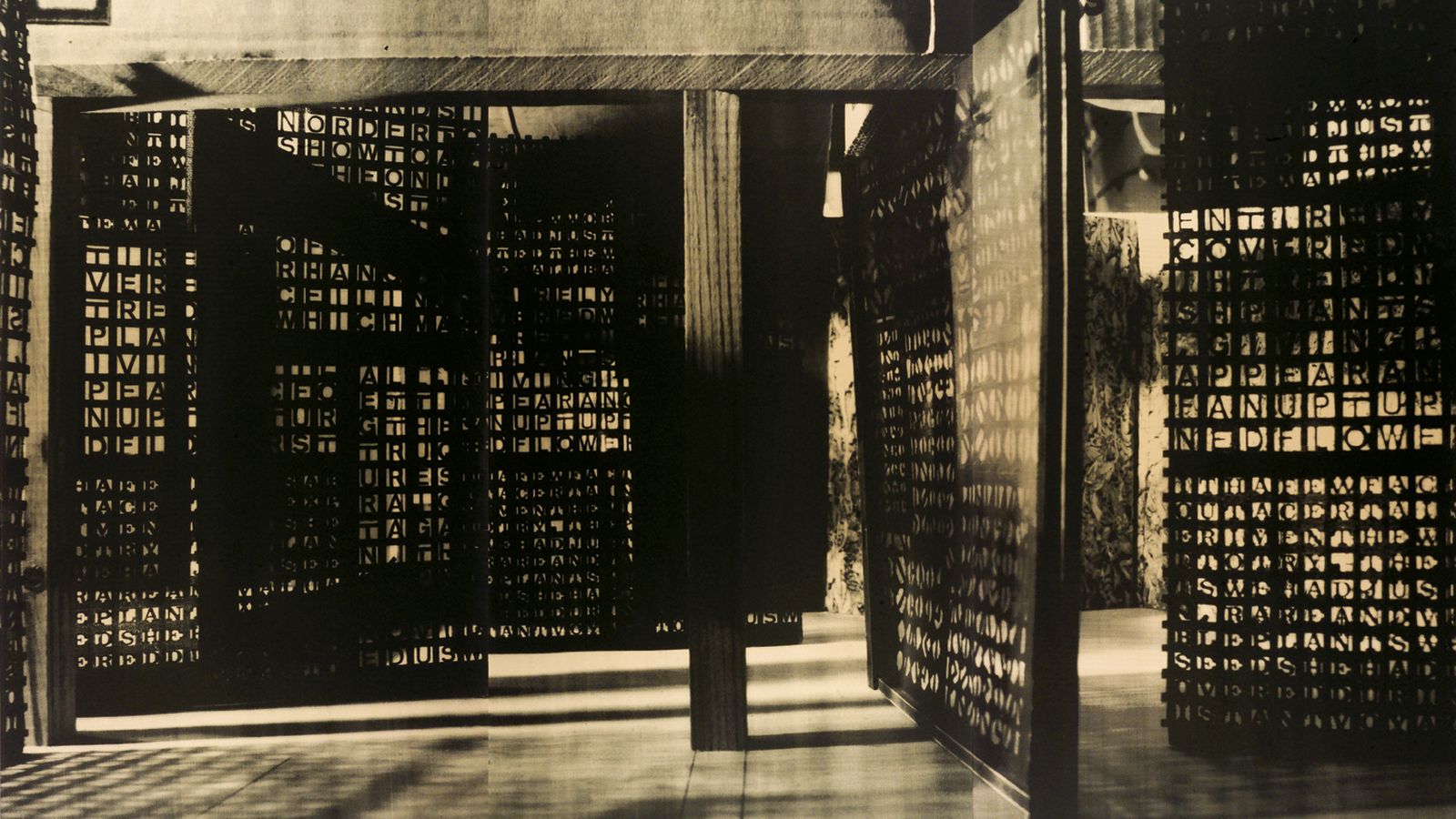 Escultura de la artista vasca Cristina Iglesias.