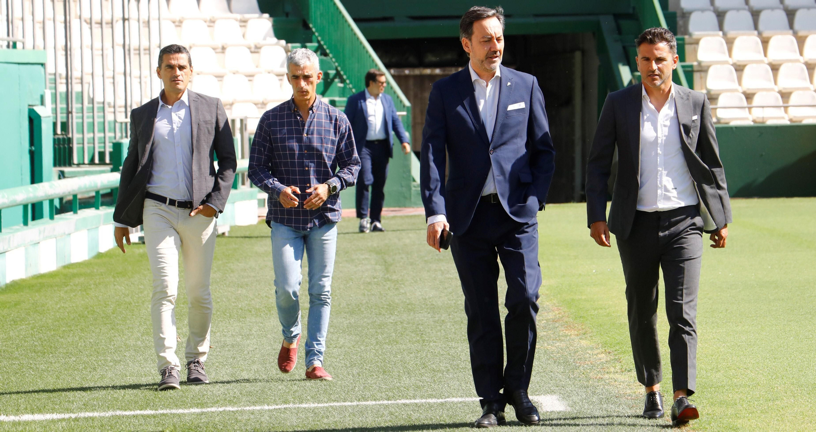 Iván Ania, junto a Antonio Fernández Monterrubio, en su presentación con el Córdoba CF. Iván Ania, junto a Antonio Fernández Monterrubio, en su presentación con el Córdoba CF.