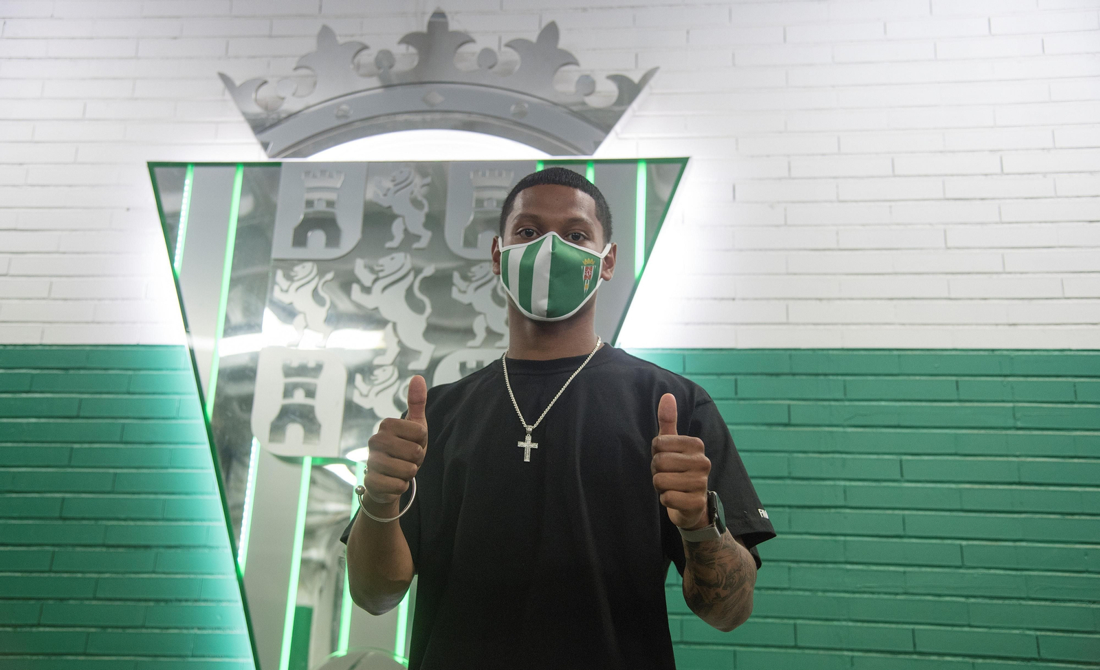 La fotos de la presentación de Darren Sidoel con el Córdoba CF