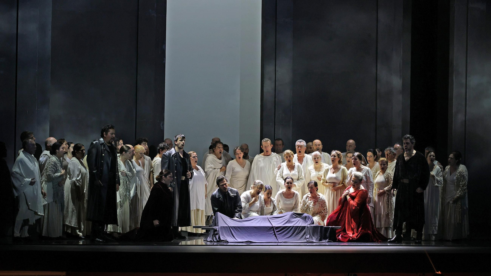 Imágenes de la ópera Macbeth en el Teatro Villamarta de Jerez