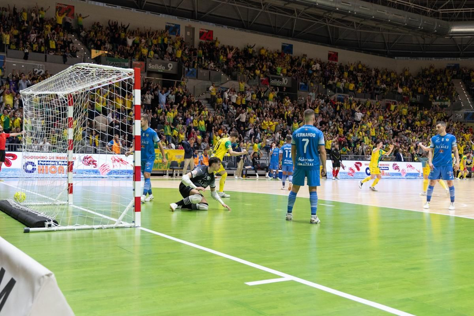 La goleada del Jaén Paraíso Interior FS ante el Viña Albali Valdepeñas, en imágenes