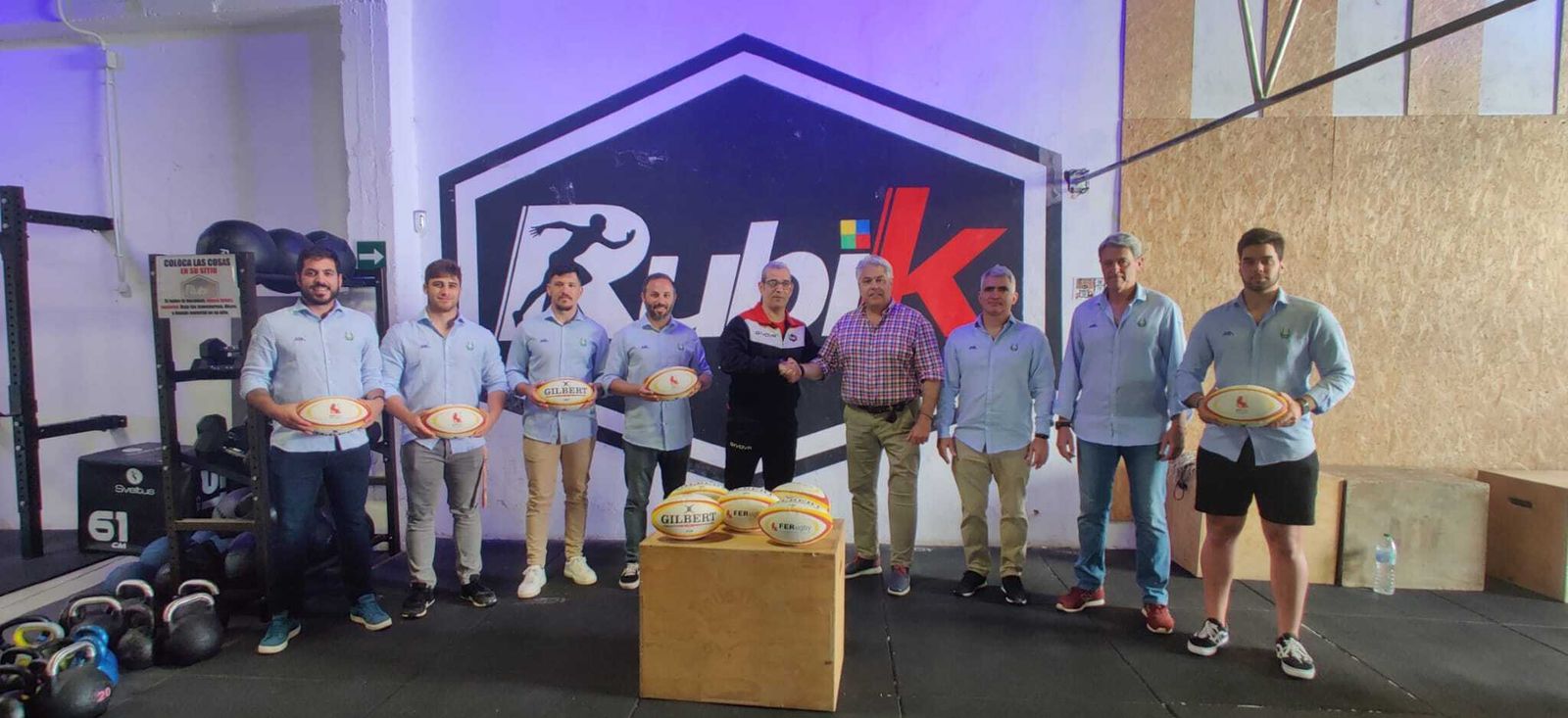 Entrega por parte del gimnasio Rubik al CRAP de los balones oficiales para jugar la fase de ascenso.