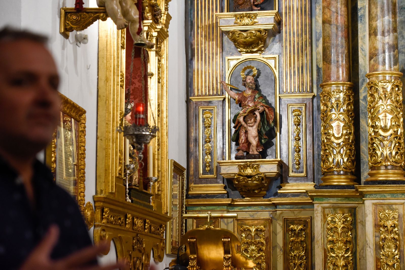 Las imágenes de la restauración del retablo y nueva iluminación de la capilla del Museo