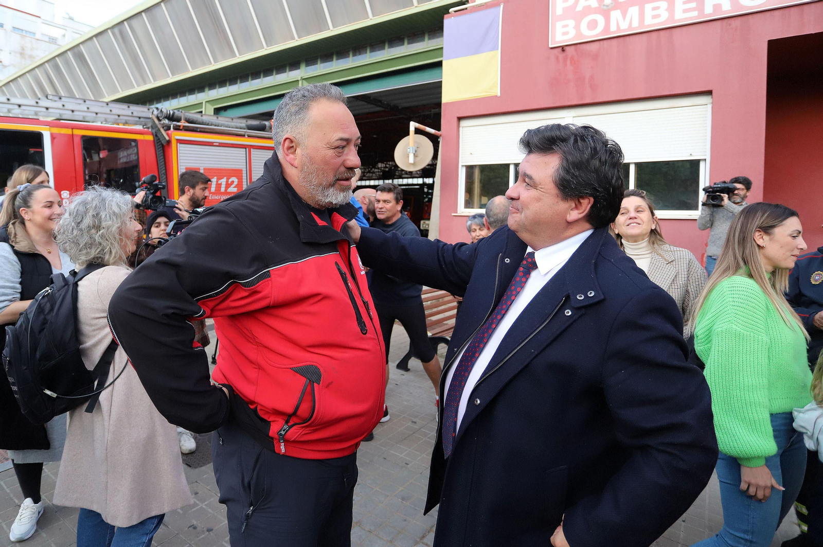 Imágenes del emotivo regreso de los Bomberos de Huelva tras sus labores de rescate en Turquía