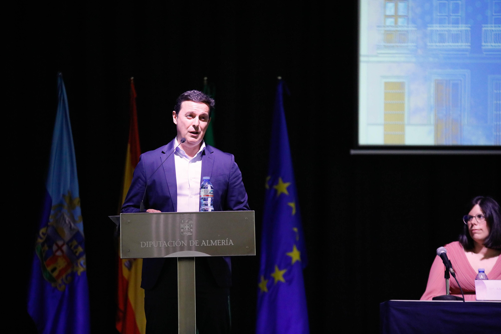 Imágenes de la entrega de los Escudos de Oro del IEA y la celebración de su Plenario