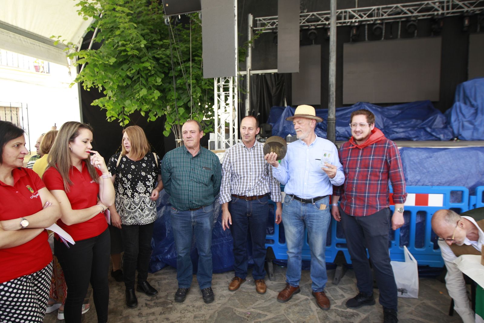 Imágenes de las Fiestas de Abrucena: concurso de mostos, encierro infantil y migas populares