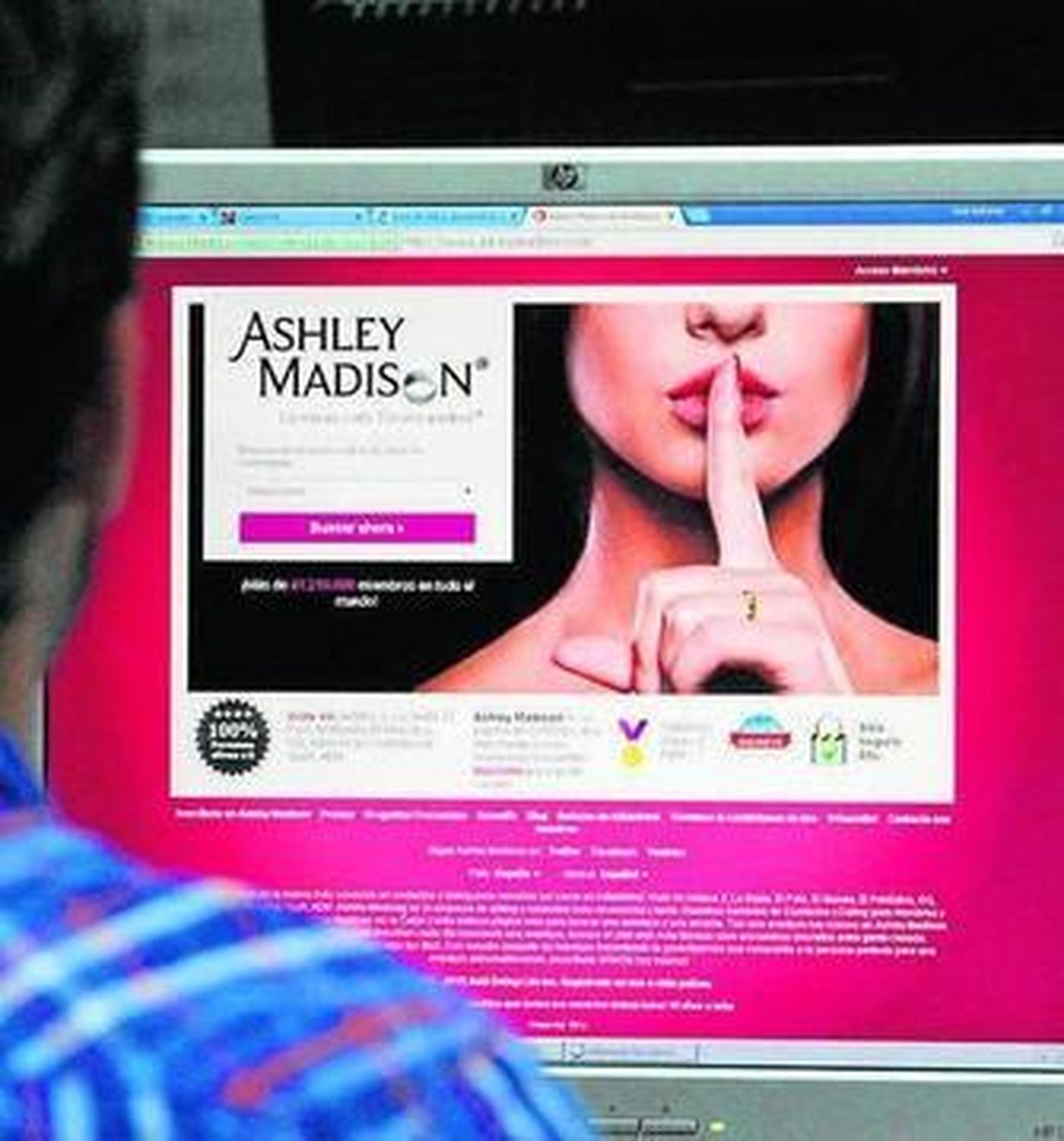 Un usuario accede al portal de citas extramatrimoniales Ashley Madison.