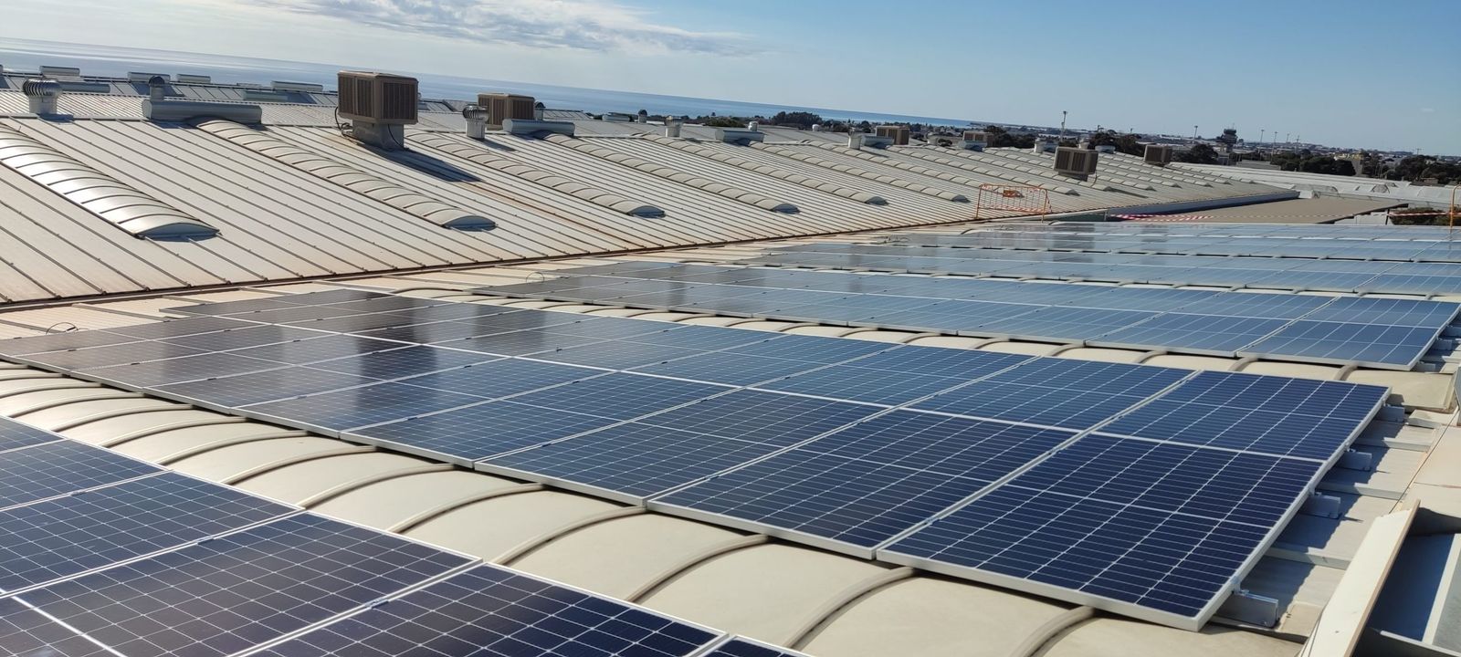 Instalación solar fotovoltaica para autoconsumo de Caparrós Nature