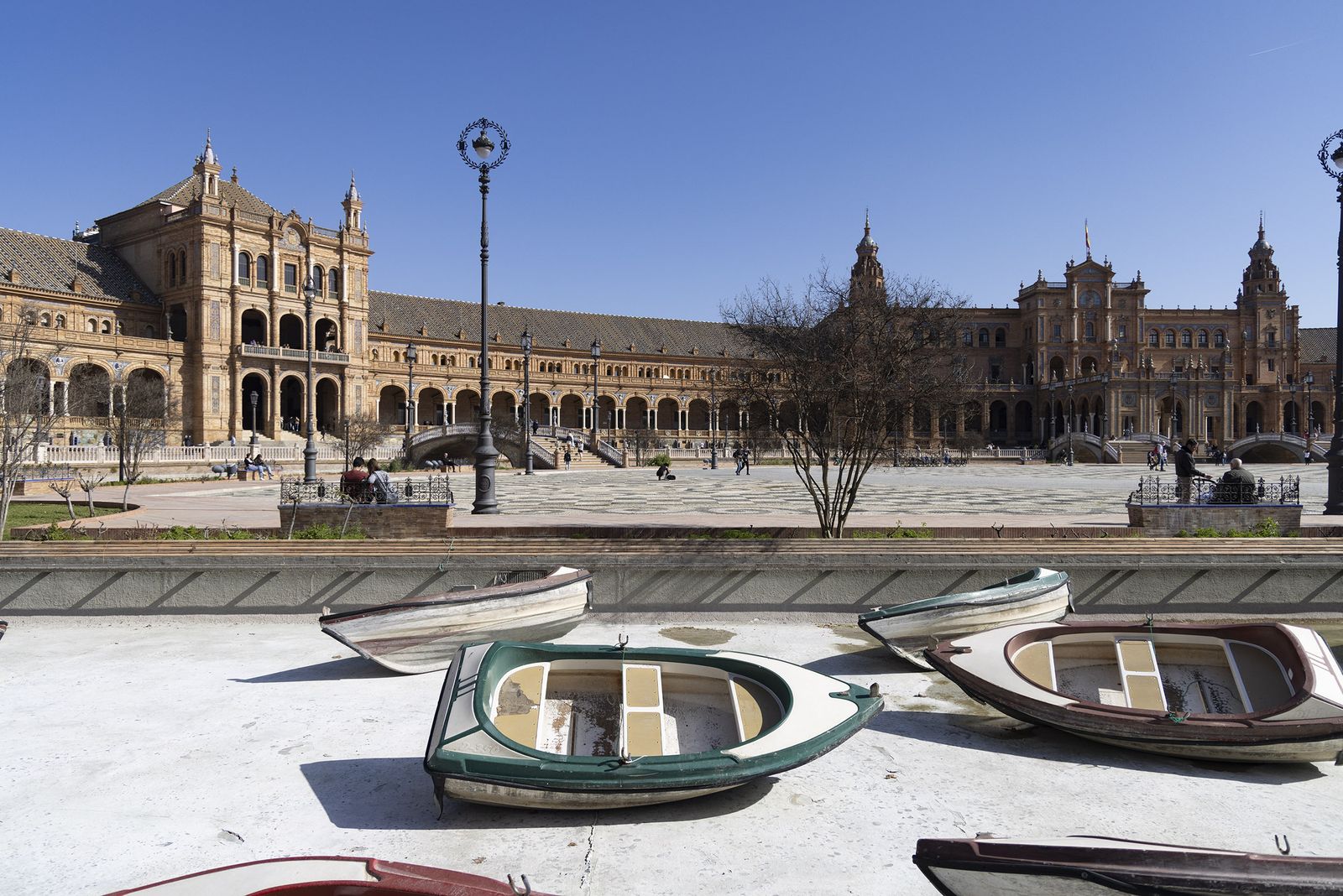 El insólito estado de la Plaza de España de Sevilla, en imágenes