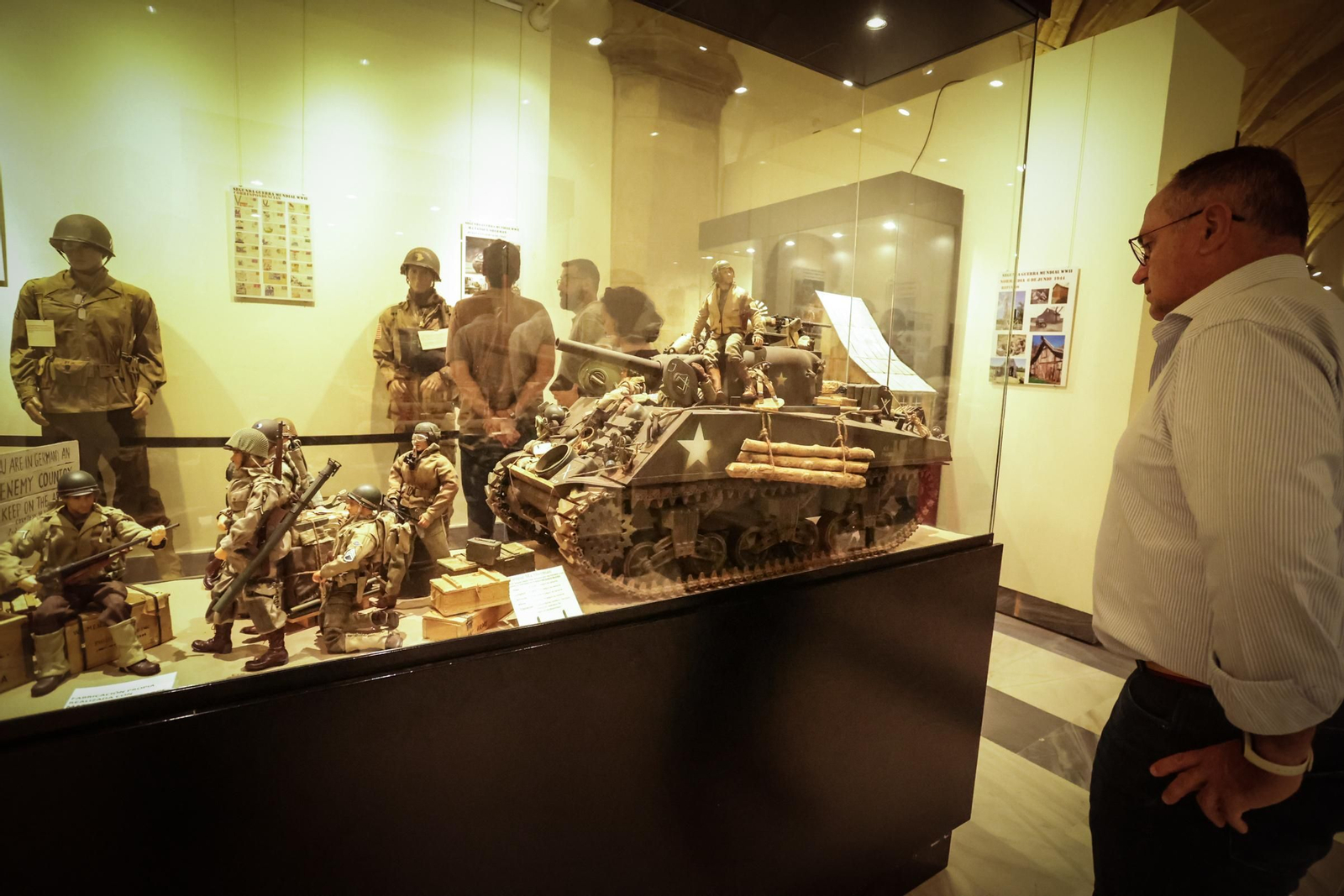 Imágenes de la exposición de maquetas de la II Guerra Mundial en los Claustros de Jerez Imágenes de la exposición de maquetas de la II Guerra Mundial en los Claustros de Jerez