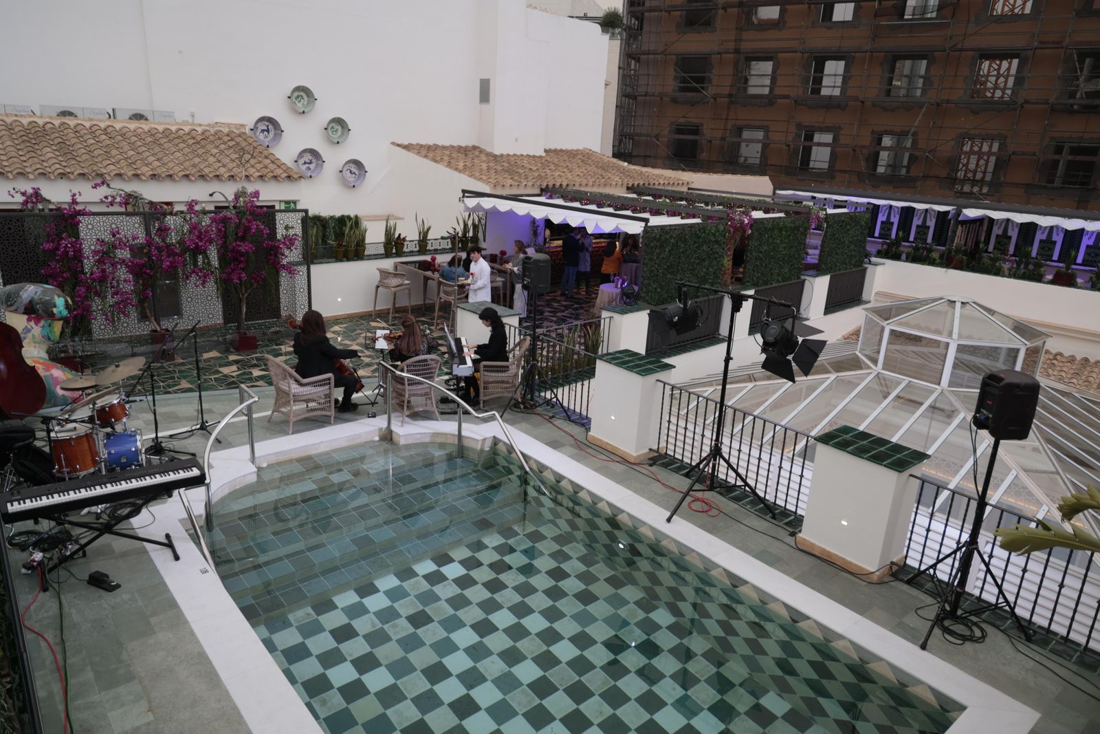 La terraza del hotel Casa Palacio Don Ramón,  un tardeo con elegancia en Sevilla