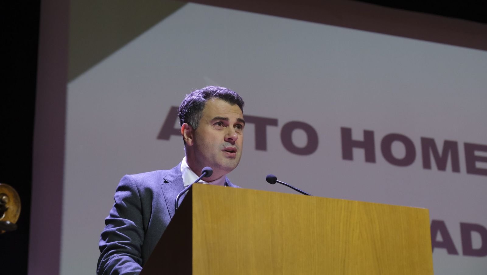 Los maestros docentes jubilados reciben su homenaje en la paraninfo de la UAL