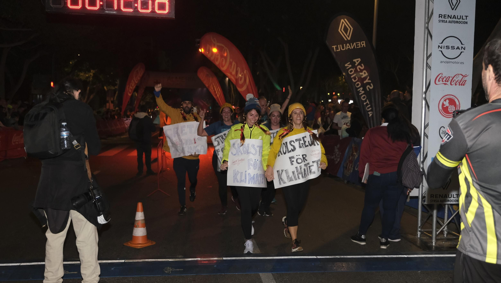 Imágenes de la XIV edición de la San Silvestre de Almería