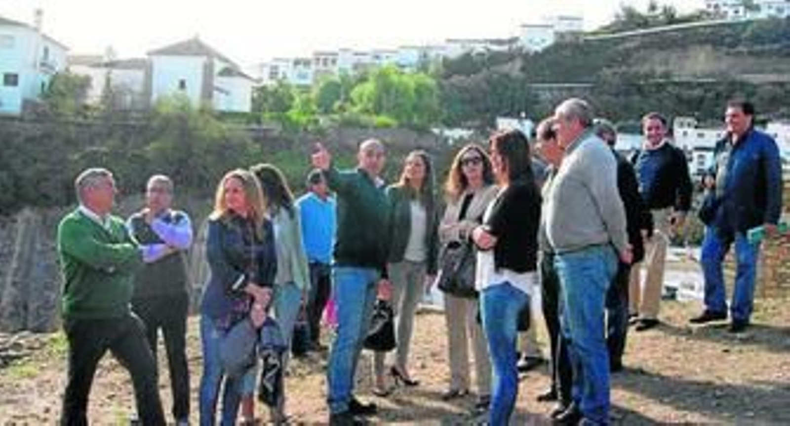 El alcalde, durante una visita a la zona restaurada del recinto amurallado.