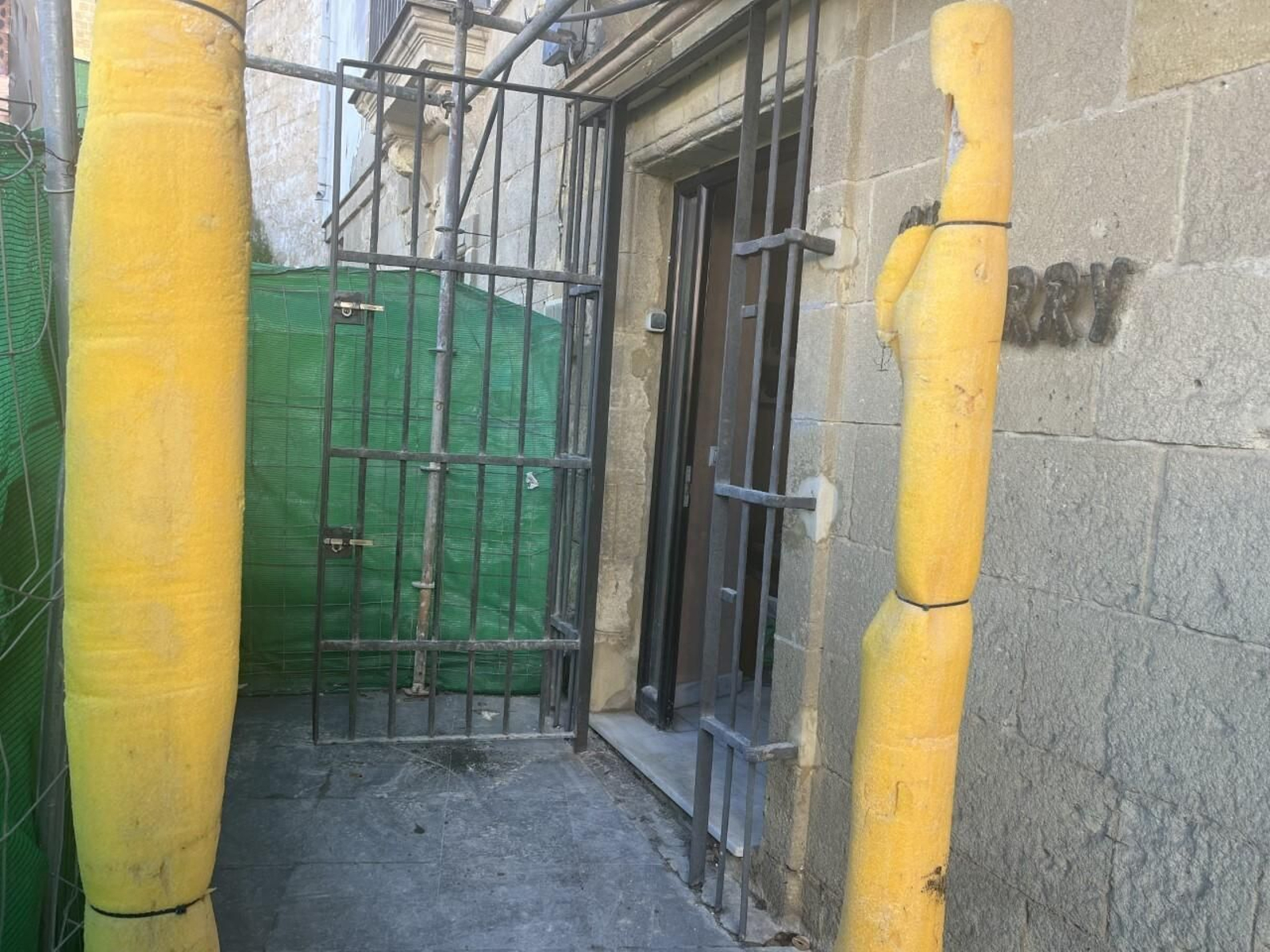 Imagen del acceso a las oficinas de Arte Sherry.