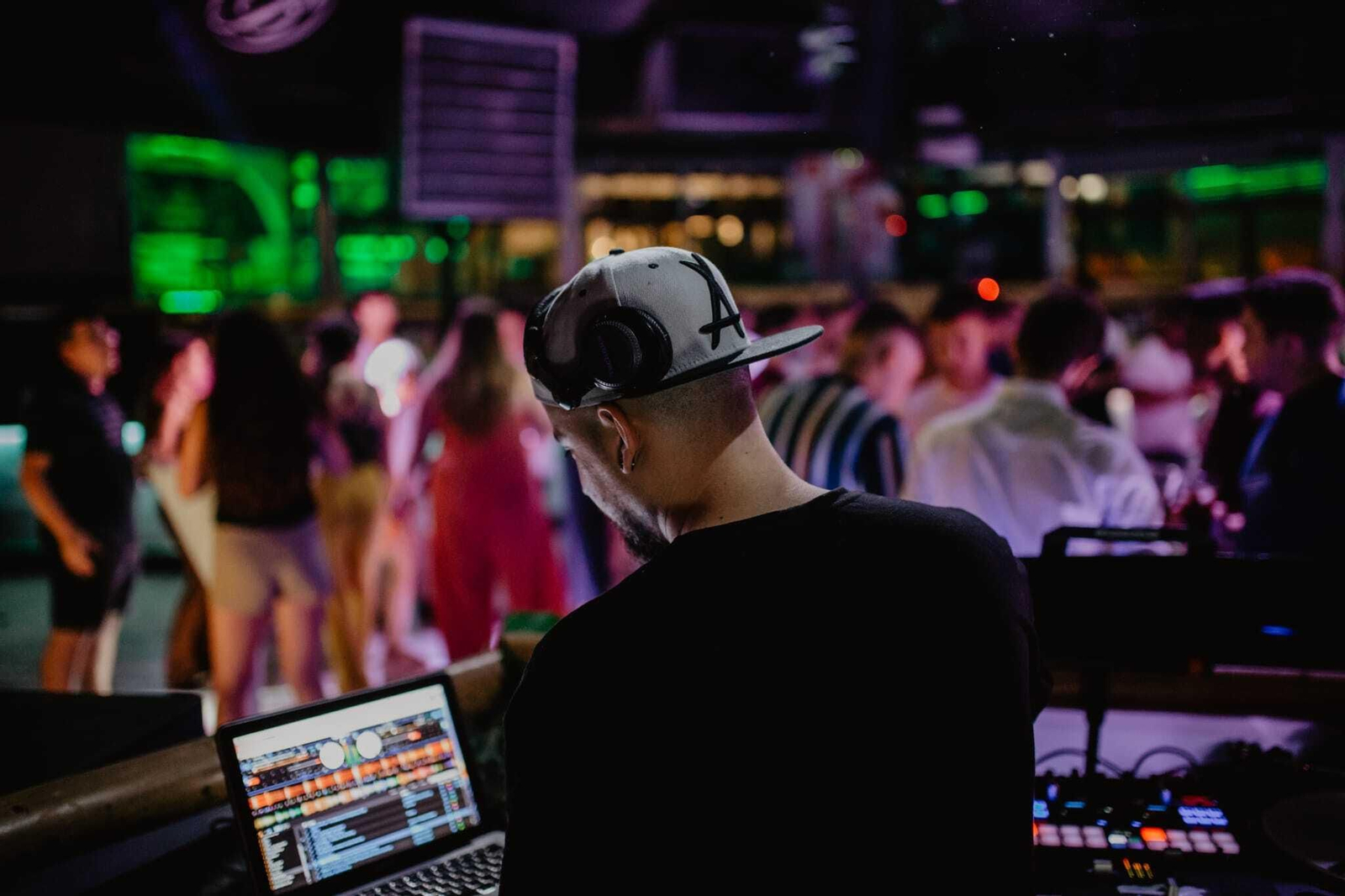 El Dj Adrián Castilleja se une a los eventos de 'Yo me quedo en casa'.