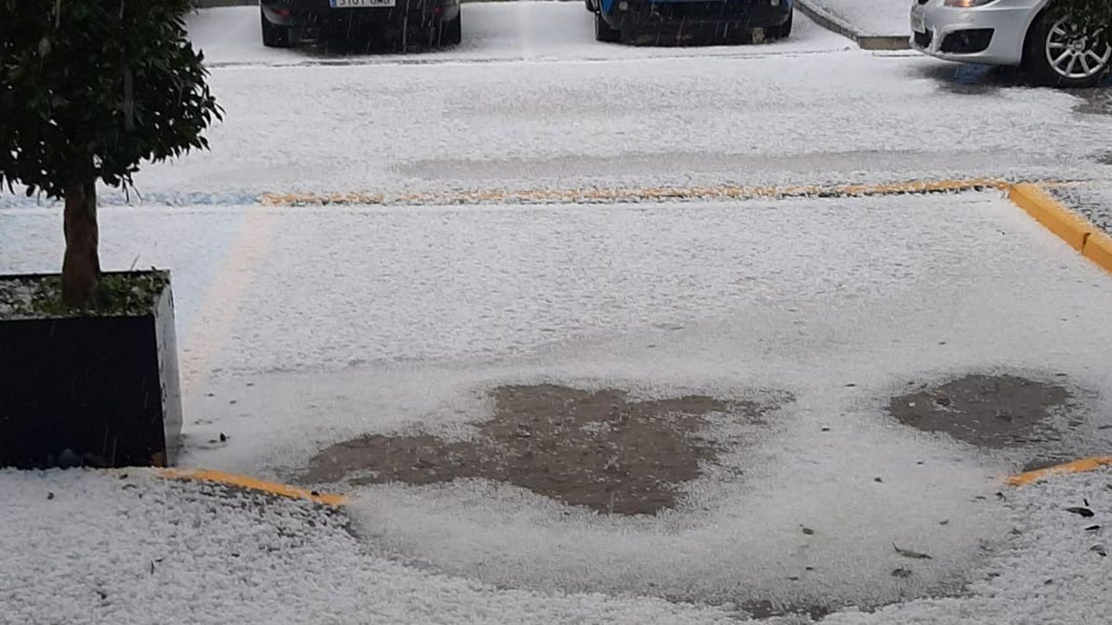 Manto blanco de granizo en el Aljarafe sevillano