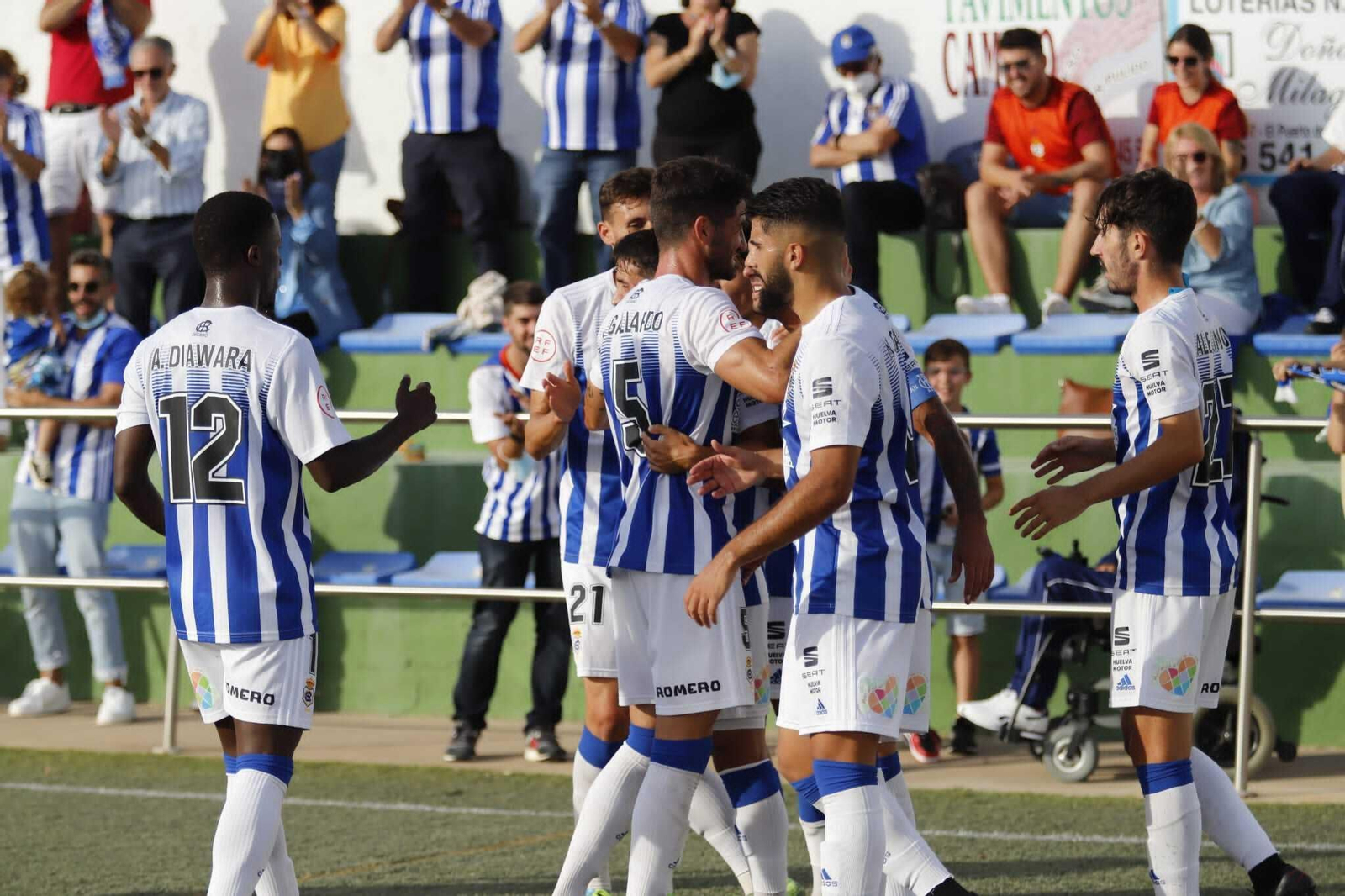 El equipo albiazul en la celebración del acierto de Víctor Barroso