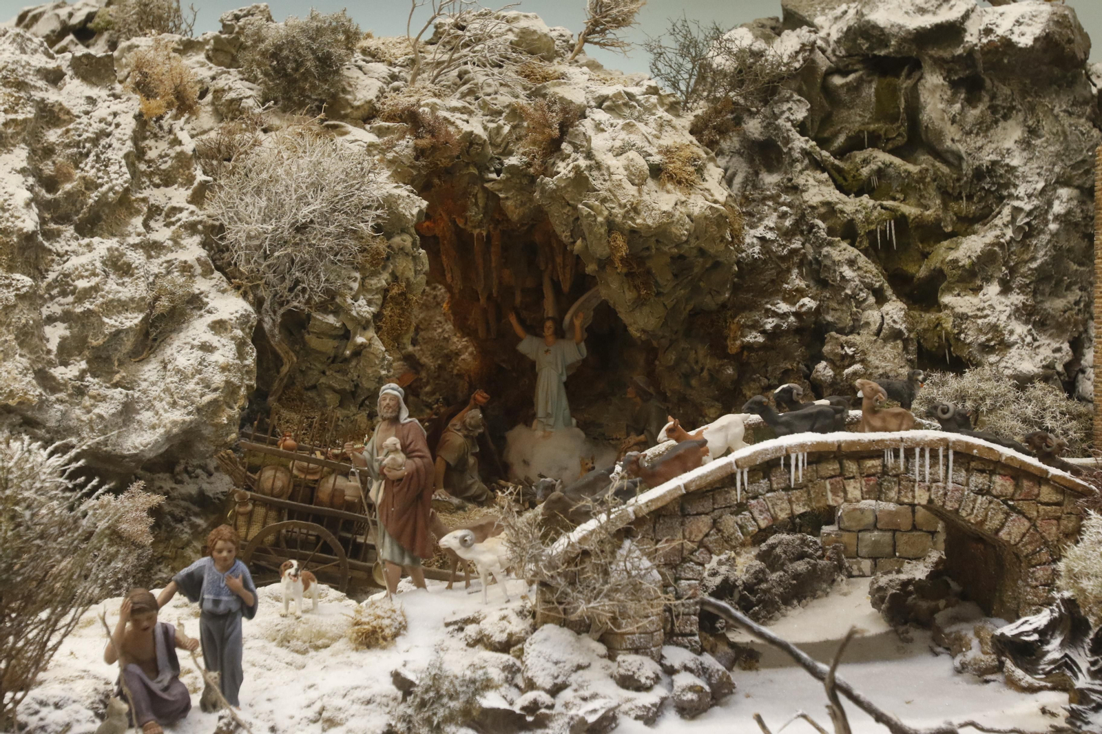 El belén de estilo nórdico de la Fundación Cajasol, en fotografías