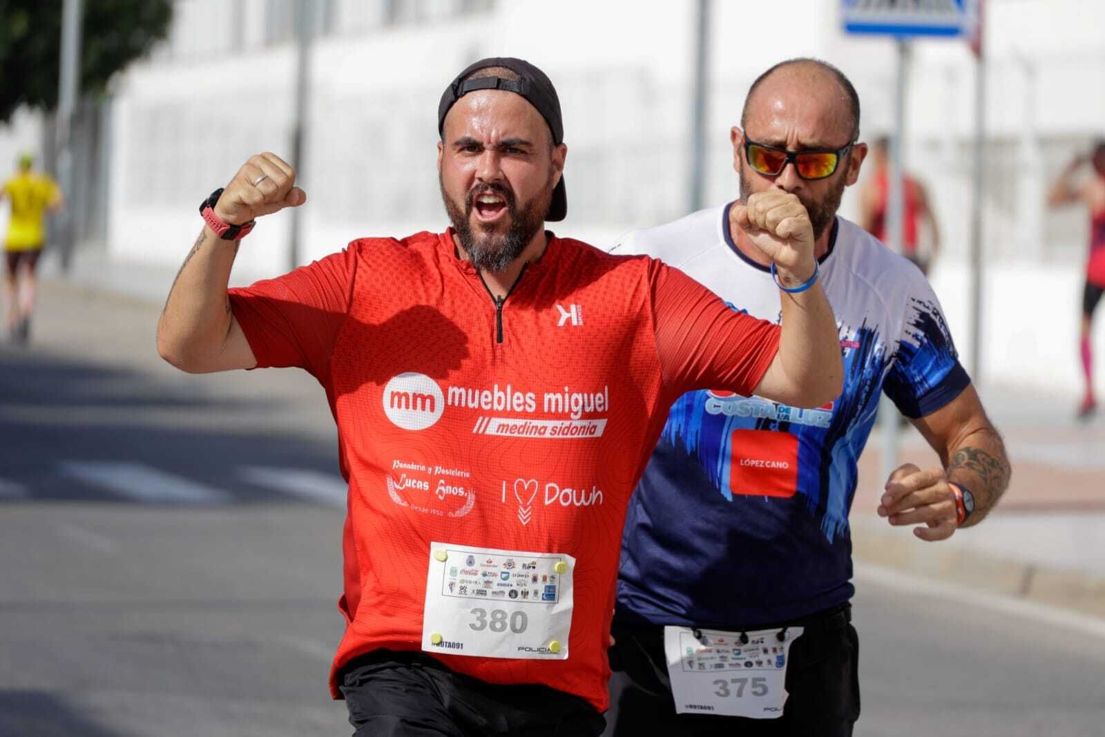 Las imágenes de la carrera Ruta 091 Kilómetros Solidarios celebrada en San Fernando