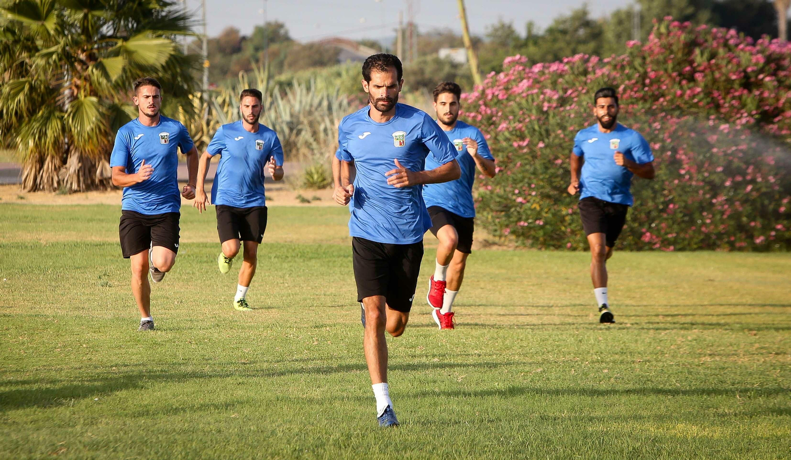 Luis Castillo, David Piñero y Regalí, tres de los futbolistas que siguen en el Guada.
