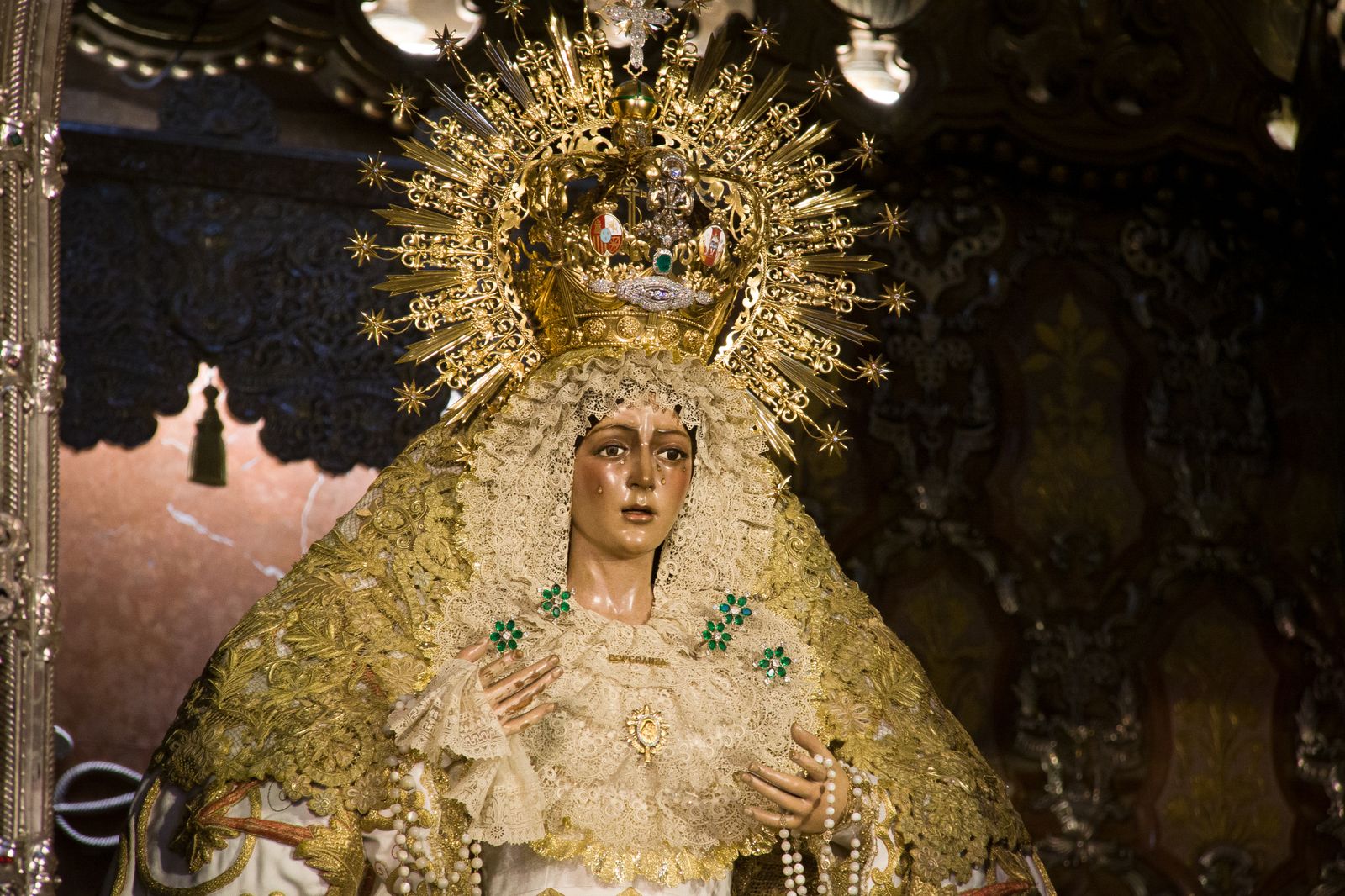 La Macarena se viste de blanco para la Pascua de Resurrección