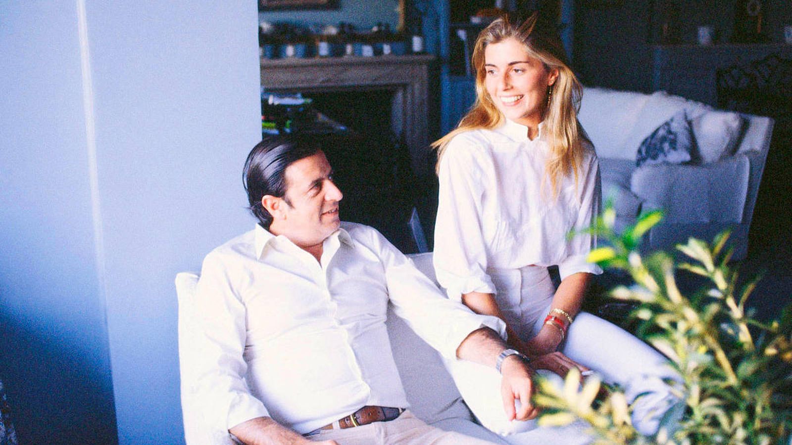 Marta Chávarri y Fernando Falcó, al poco de casarse, en un reportaje en su casa.