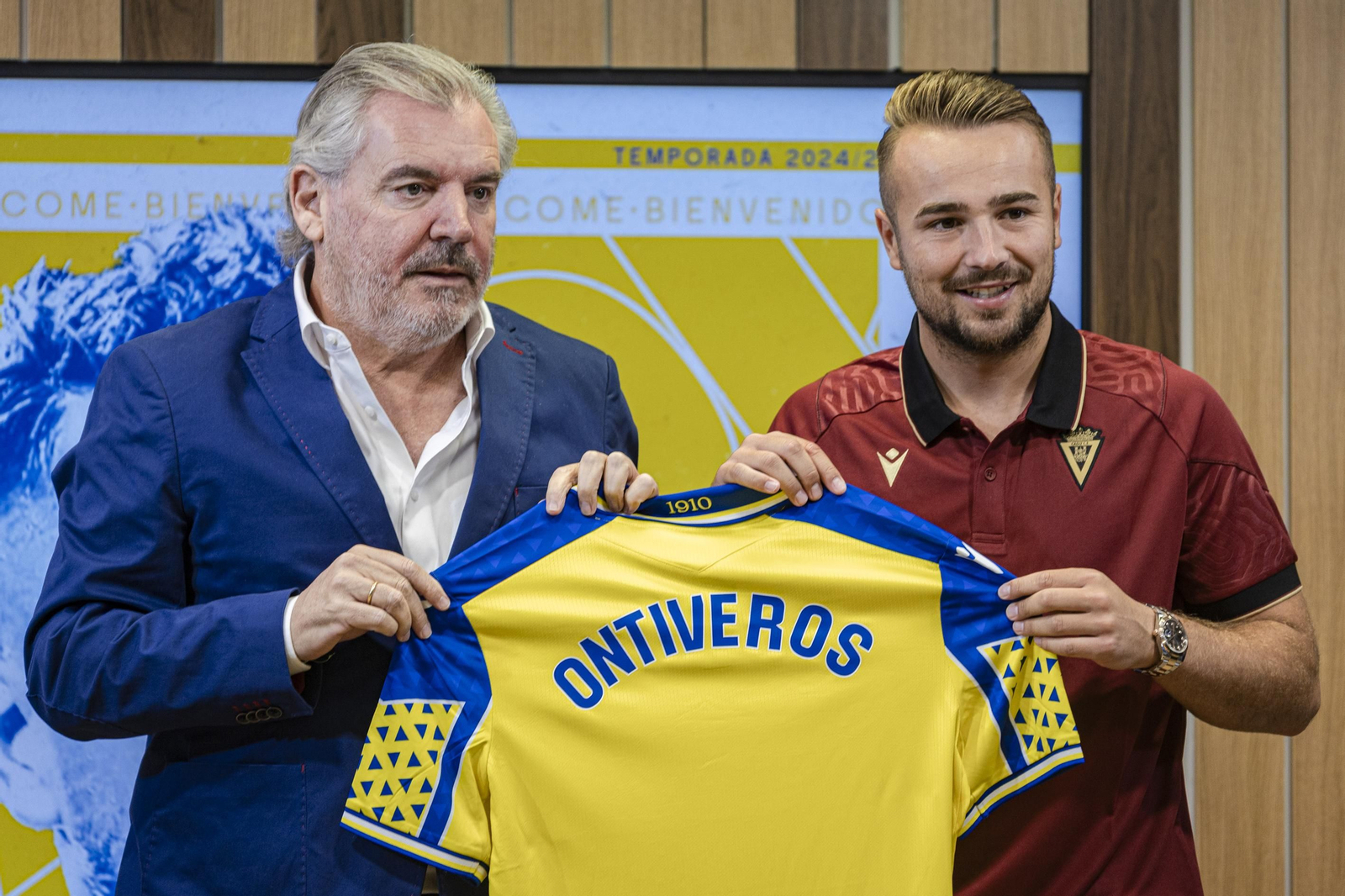 Las inusuales imágenes de la presentación de Ontiveros como nuevo jugador del Cádiz CF