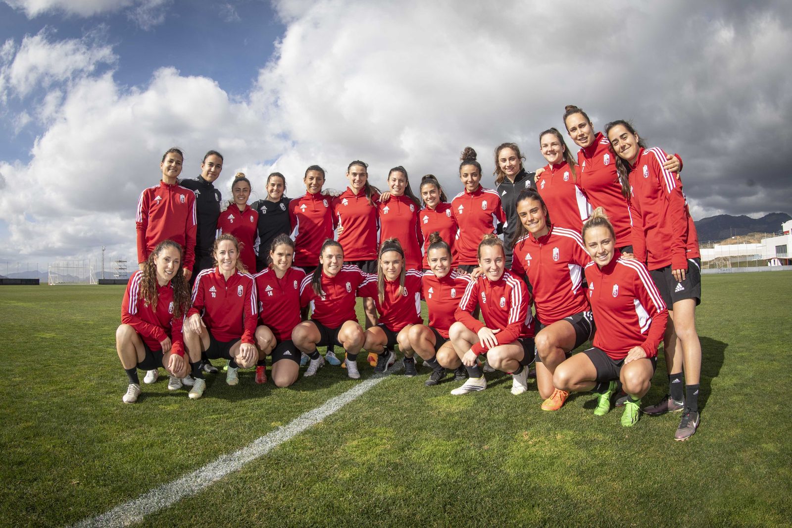 La plantilla rojiblanca posa en el último entrenamiento antes de la cita copera.