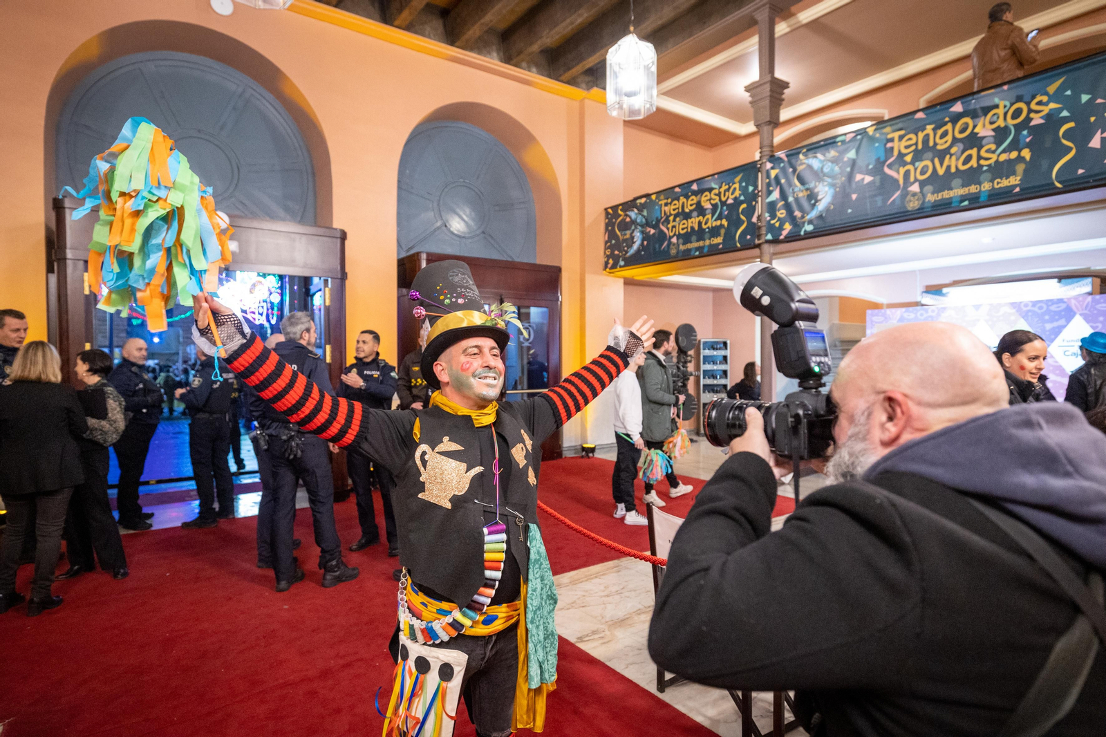 Búscate entre las mejores imágenes de la final del COAC 2024 del Carnaval de Cádiz