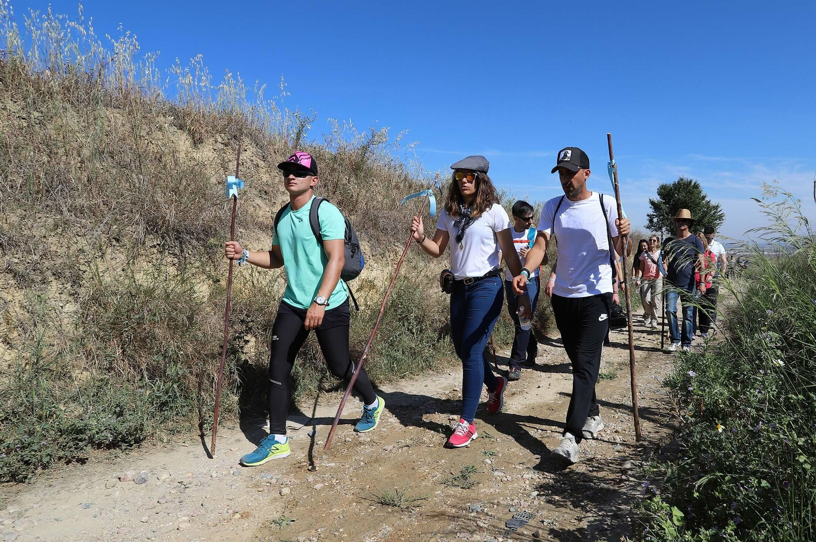 Imágenes de los presos de la cárcel de Huelva en su camino hacia El Rocío