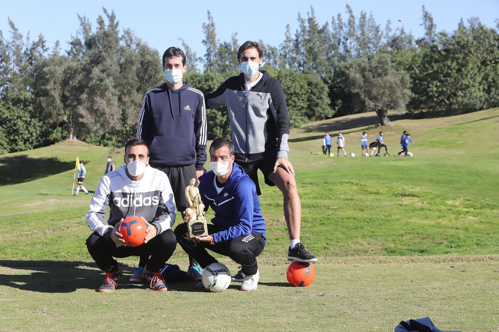 José Pérez Herrera, entrenador del Xerez DFC, acudió con su cuerpo técnico.