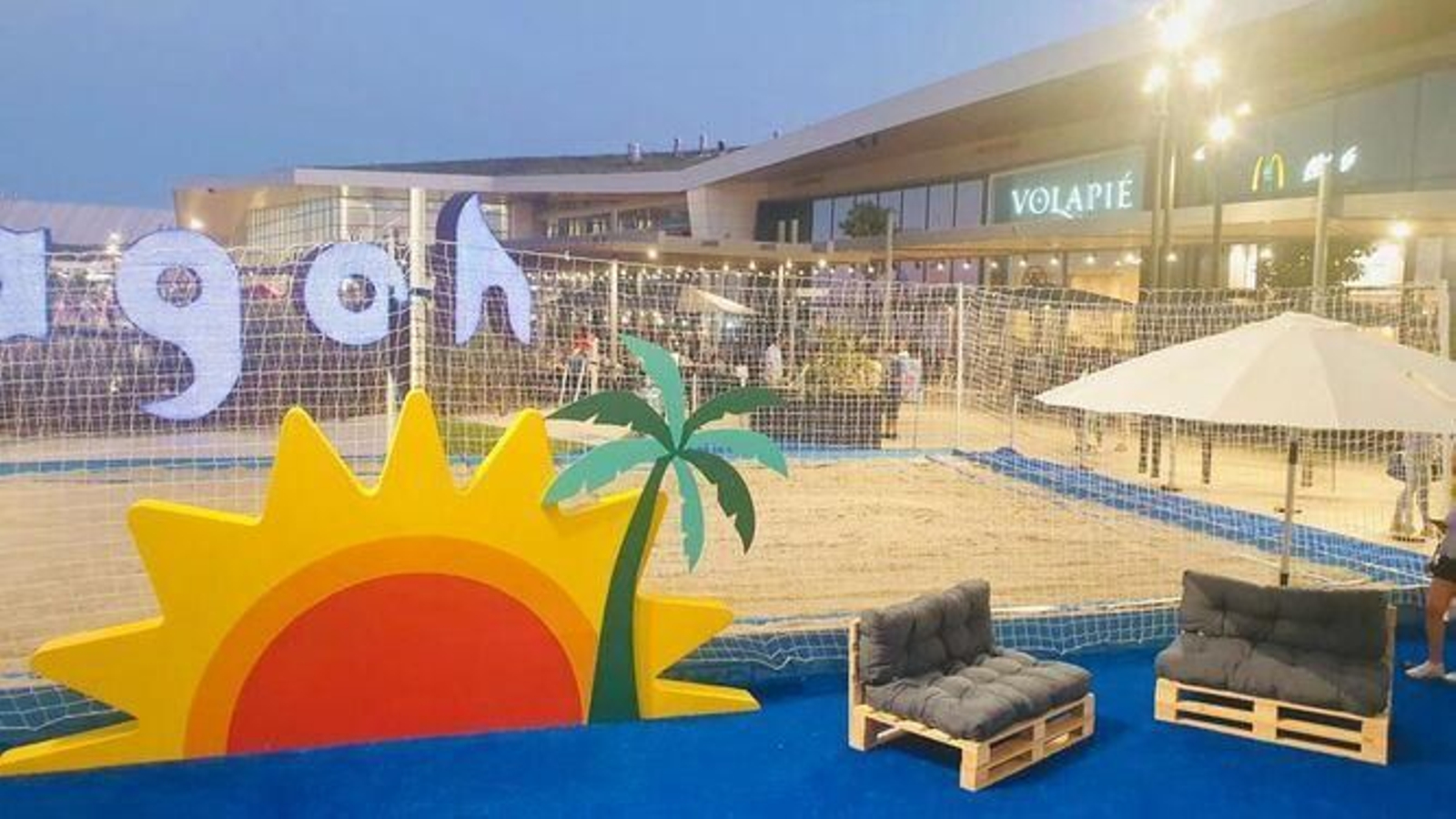 Playa ubicada en el centro comercial Lagoh.