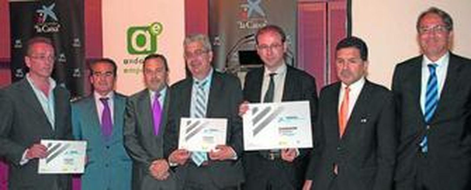 Mariano Chacón, gerente de DTA EBT (segundo finalista); Rafael Herrador, director de La Caixa en Andalucía Occidental; Pedro Granado, director adjunto de operaciones de Enisa; Anselmo Díaz, gerente de Albareros (primer finalista); Francisco Javier Gómez, CEO de Qualica-RD (ganador del certamen); Gaspar Llanes, secretario general de Economía, Innovación, Ciencia y Empleo; y Victorino Lluch, director de La Caixa en Andalucía Oriental.