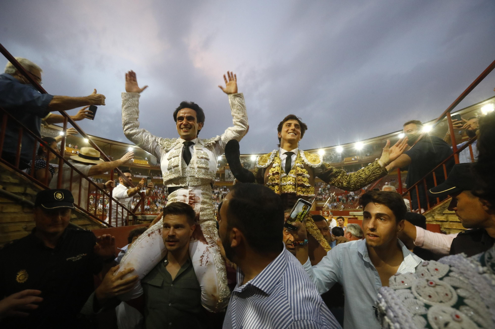 La corrida de Talavante, Roca Rey y Lagartijo, en Córdoba, en imágenes