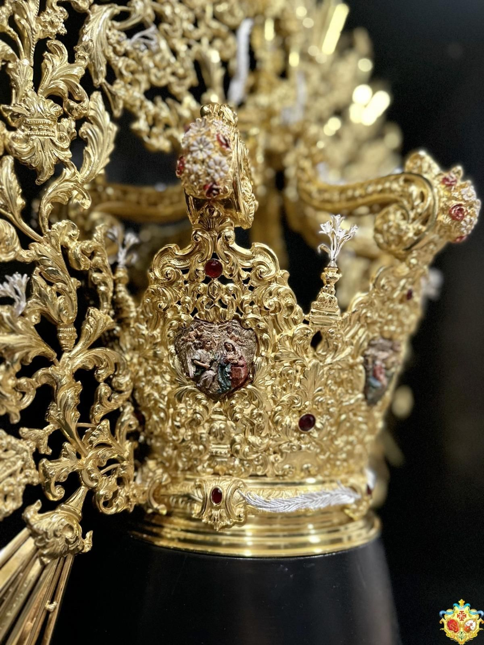 Así es la nueva corona de la Virgen del Amparo de Borriquita