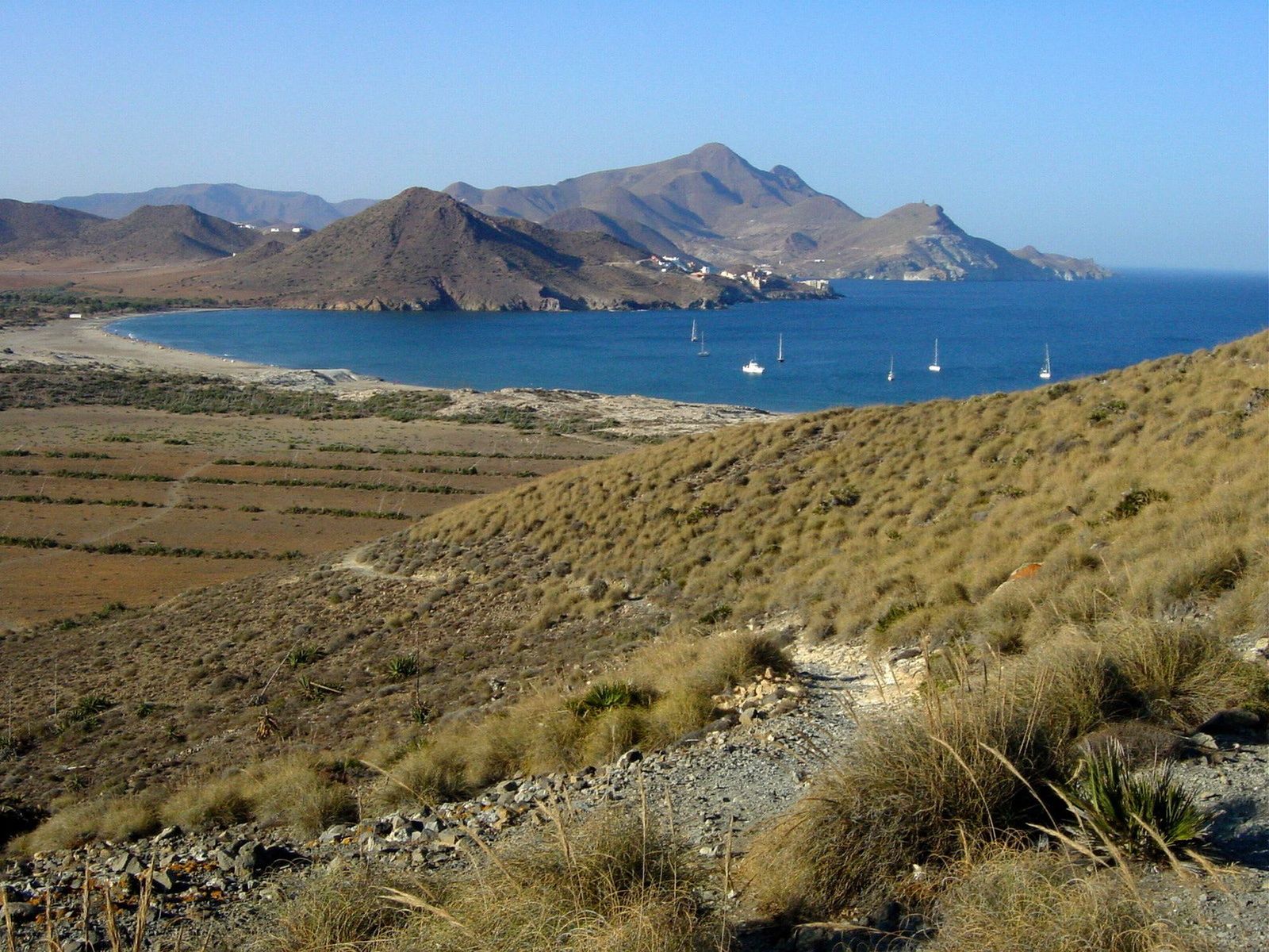 Níjar cuenta con grandes senderos a lo largo del Parque Natural.