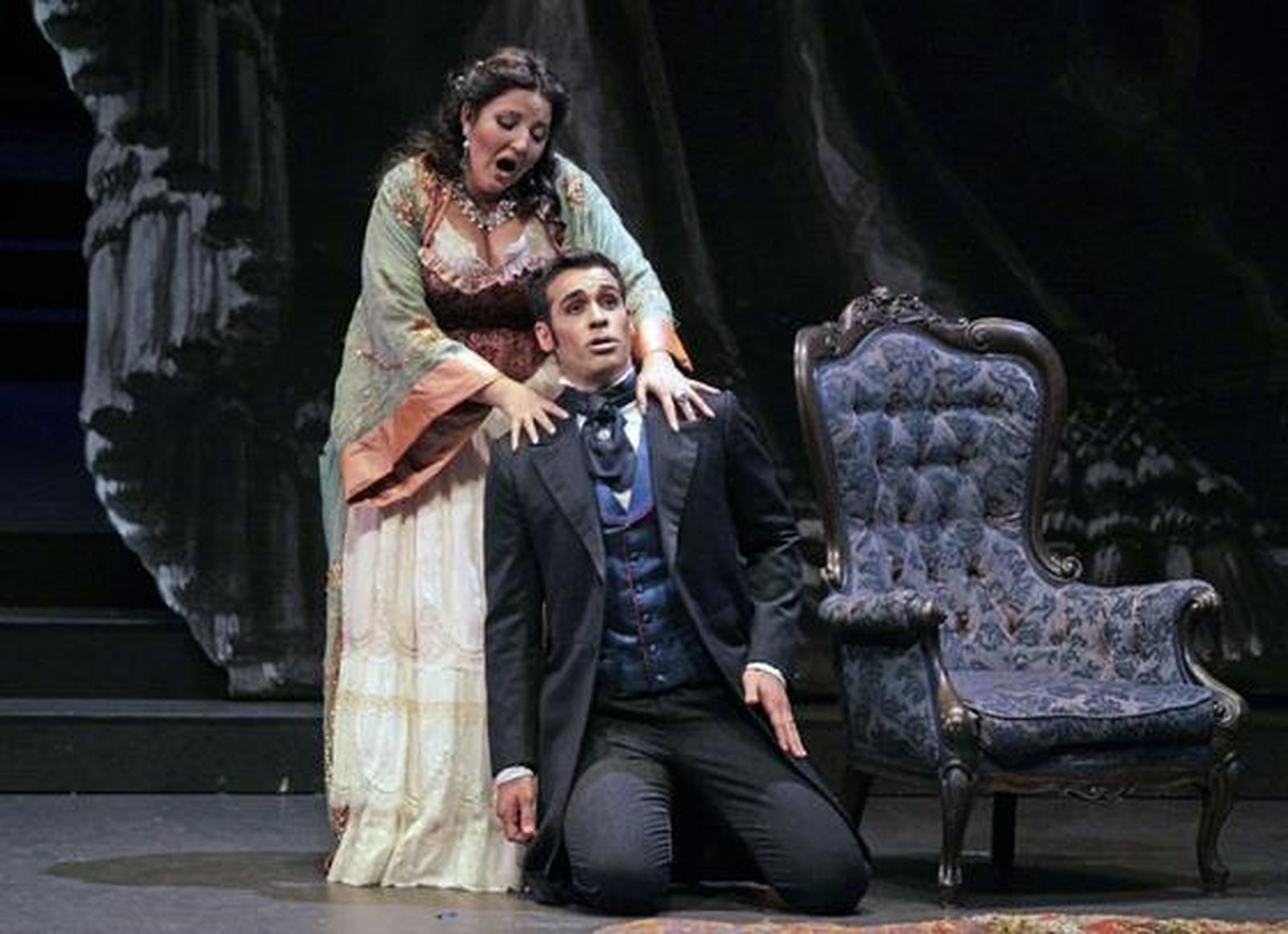 Una imagen del ensayo general de 'La Traviata' en el Teatro de la Maestranza. / Antonio Pizarro

Foto: Antonio Pizarro