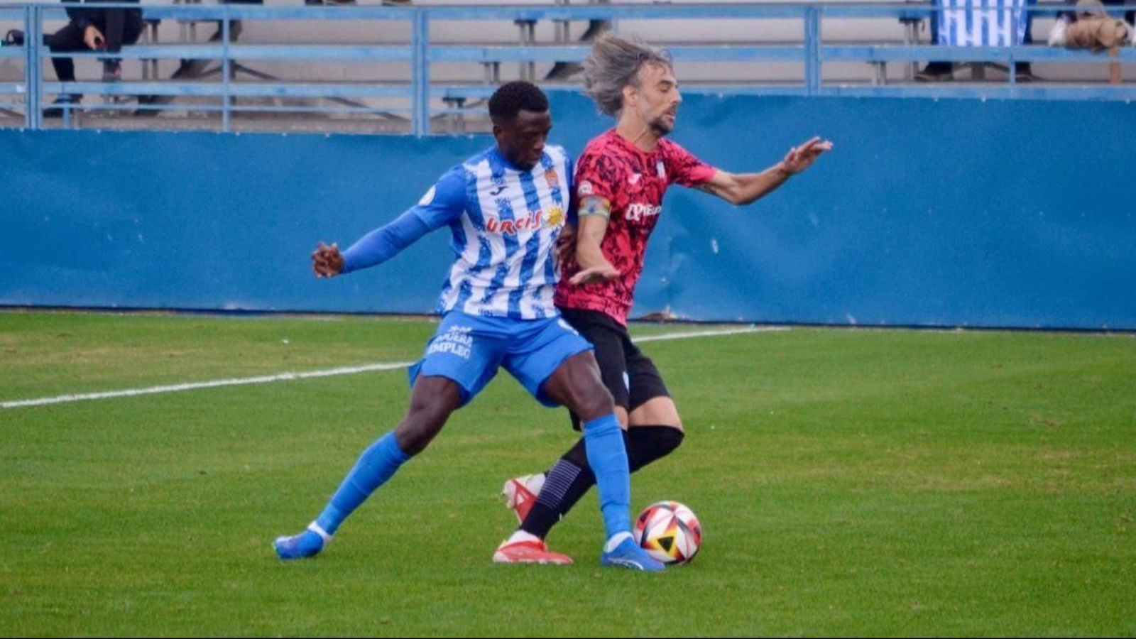 Stéphane Emaná se ha convertido en nuevo jugador del Xerez DFC para la próxima temporada. Stéphane Emaná se ha convertido en nuevo jugador del Xerez DFC para la próxima temporada.