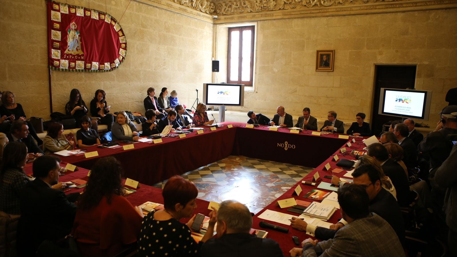 Un momento de la reunión de la Red de Ciudades AVE