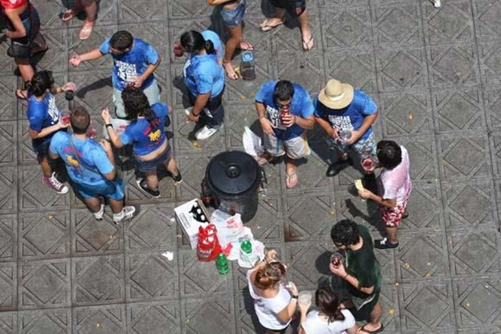 Los linenses se volcaron en la celebración del Domingo Rociero y el Real y el centro tuvieron un gran ambiente

Foto: Paco Guerrero