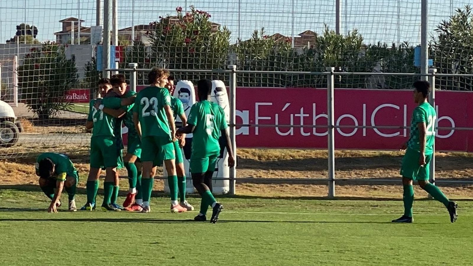 Lo juveniles de la UDA celebrando un gol en Sevilla.
